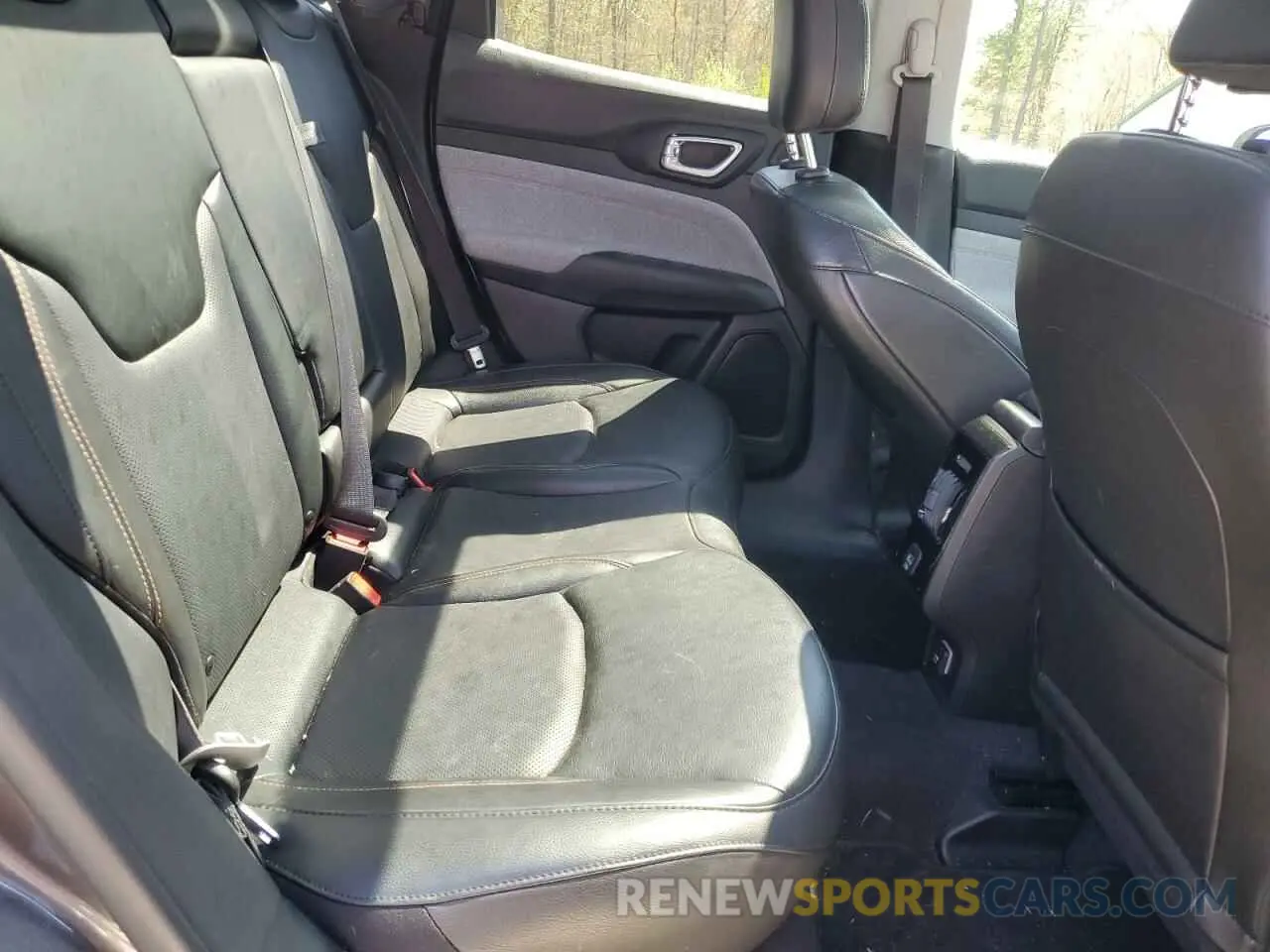 11 Photograph of a damaged car 3C4NJDFB2NT164072 JEEP COMPASS 2022