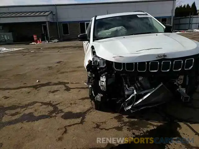 10 Photograph of a damaged car 3C4NJDFB2NT209639 JEEP COMPASS 2022