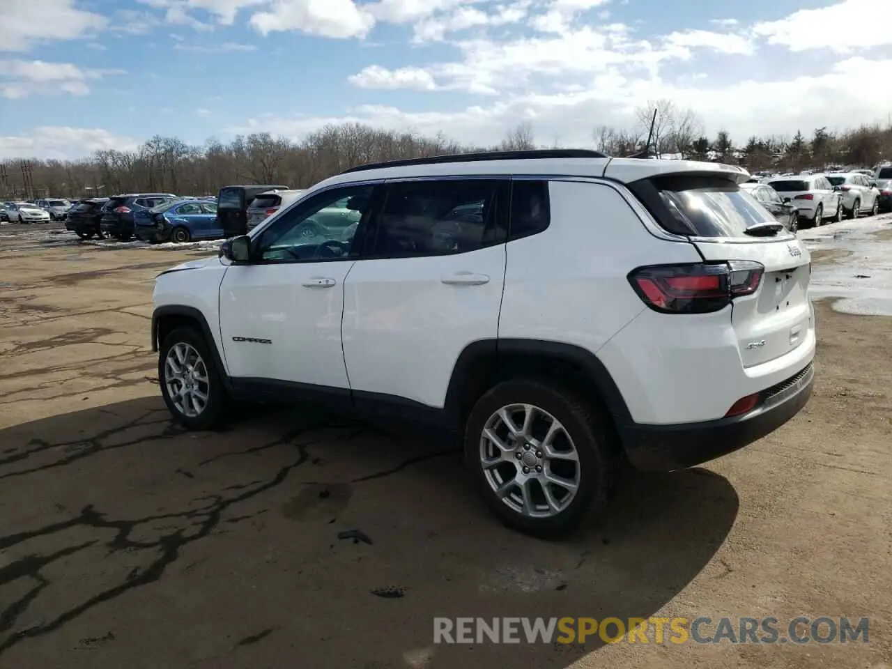 2 Photograph of a damaged car 3C4NJDFB2NT209639 JEEP COMPASS 2022