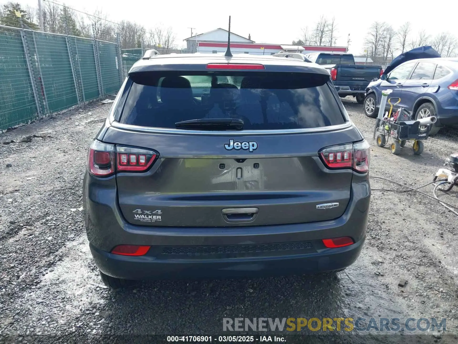 17 Photograph of a damaged car 3C4NJDFB3NT144607 JEEP COMPASS 2022