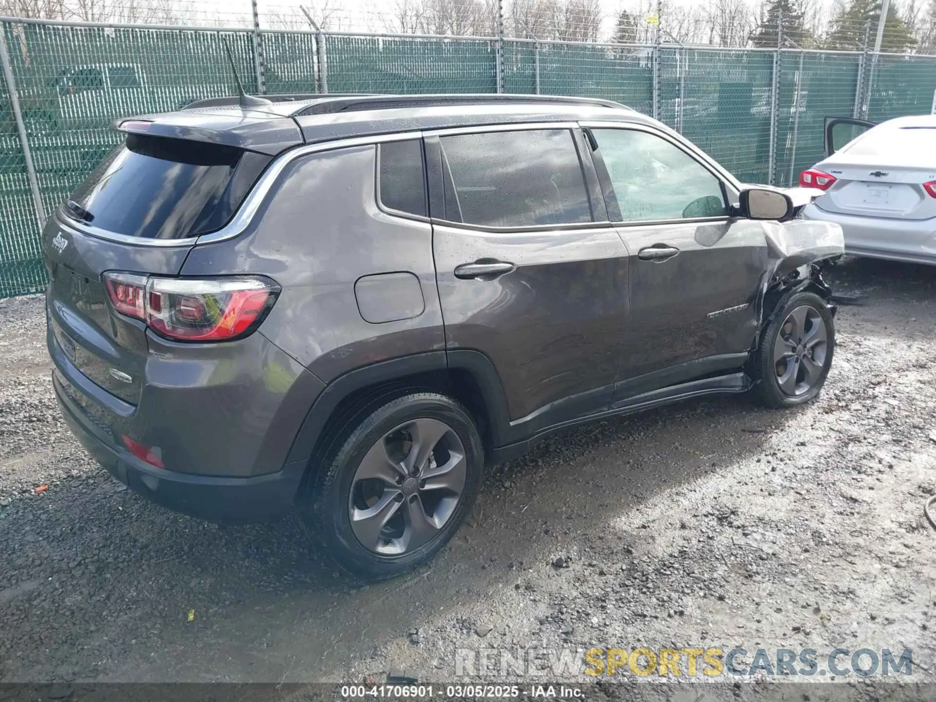 4 Photograph of a damaged car 3C4NJDFB3NT144607 JEEP COMPASS 2022
