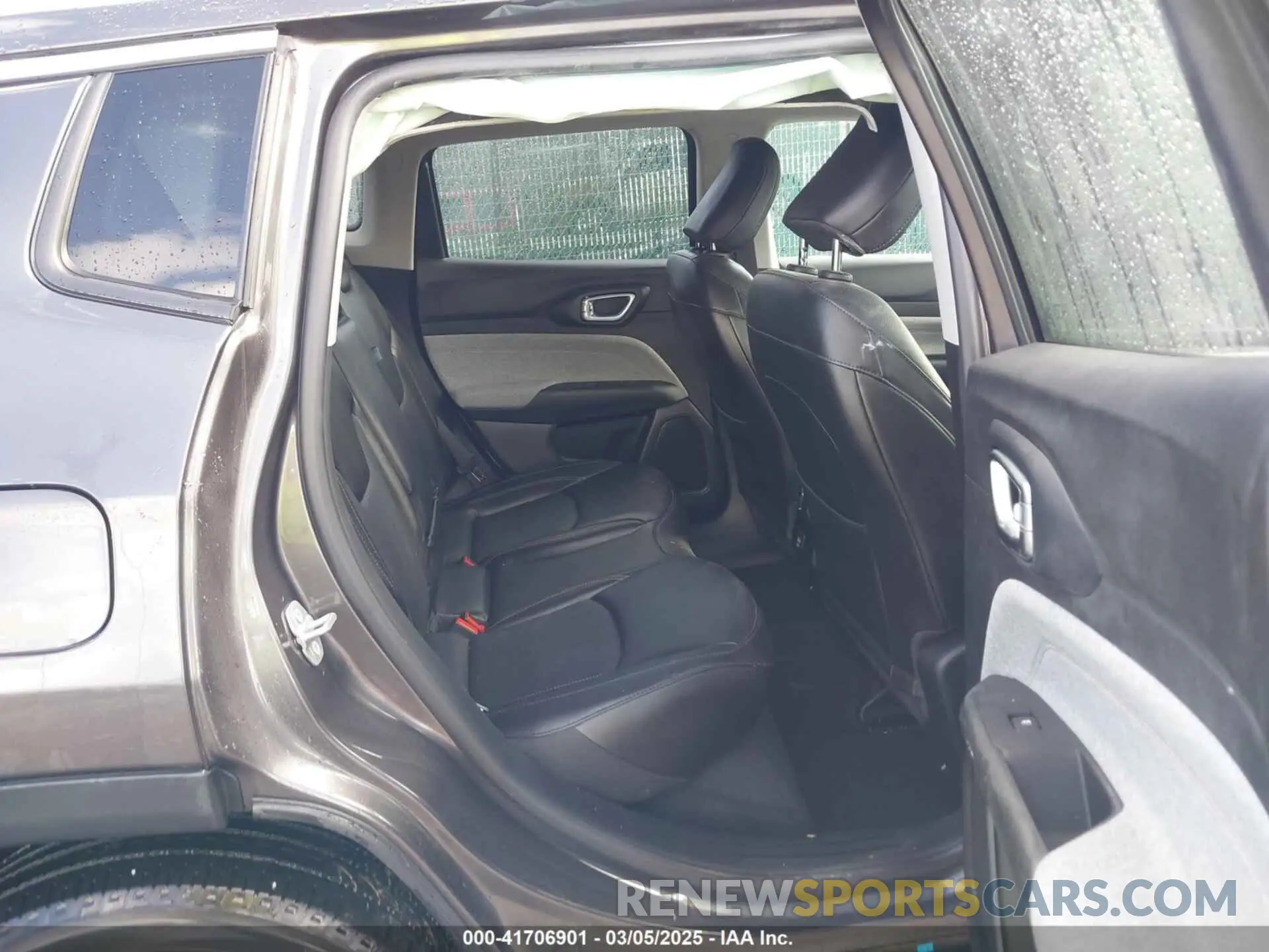8 Photograph of a damaged car 3C4NJDFB3NT144607 JEEP COMPASS 2022