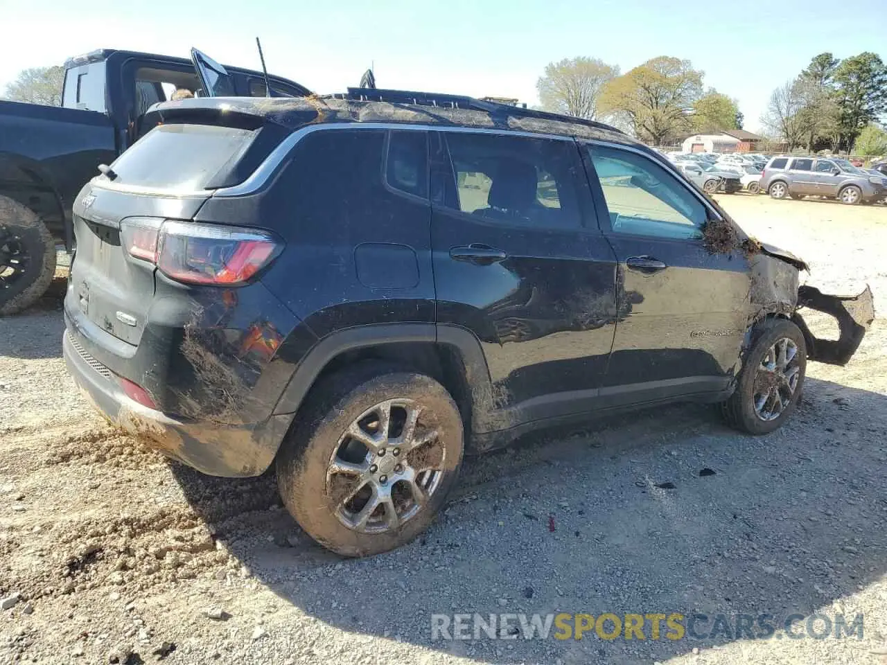 3 Photograph of a damaged car 3C4NJDFB3NT169913 JEEP COMPASS 2022