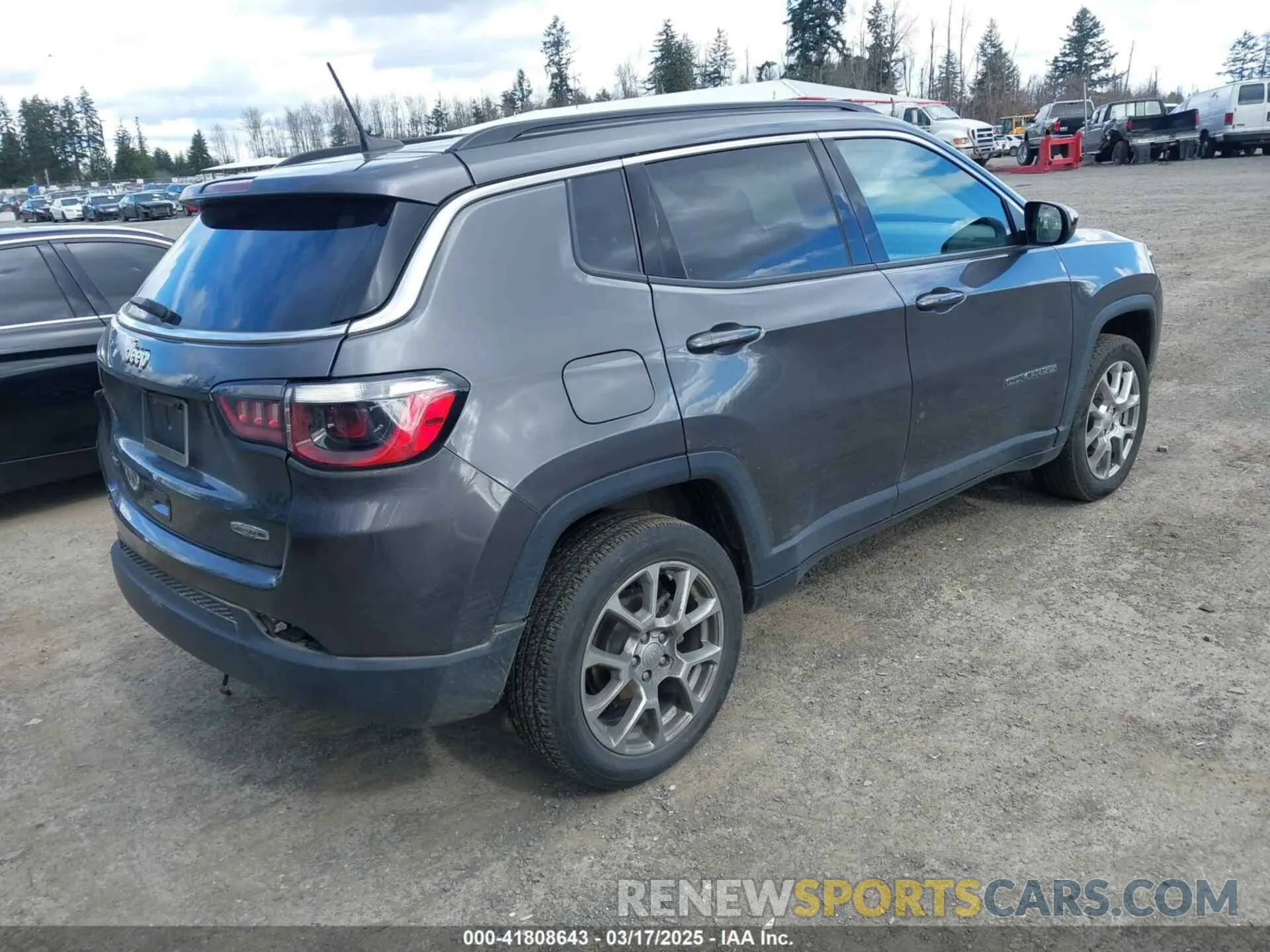 4 Photograph of a damaged car 3C4NJDFB3NT214607 JEEP COMPASS 2022