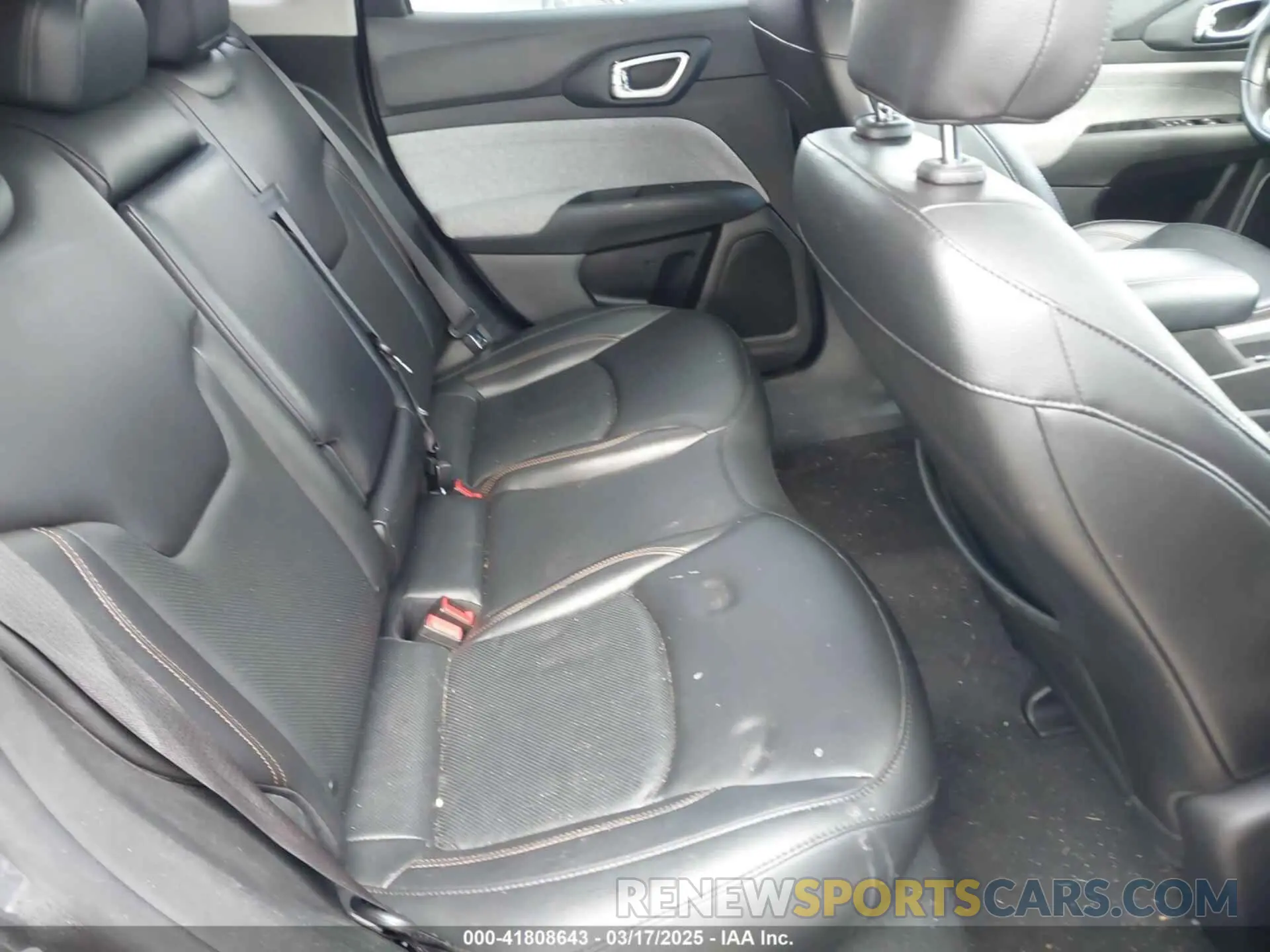 8 Photograph of a damaged car 3C4NJDFB3NT214607 JEEP COMPASS 2022