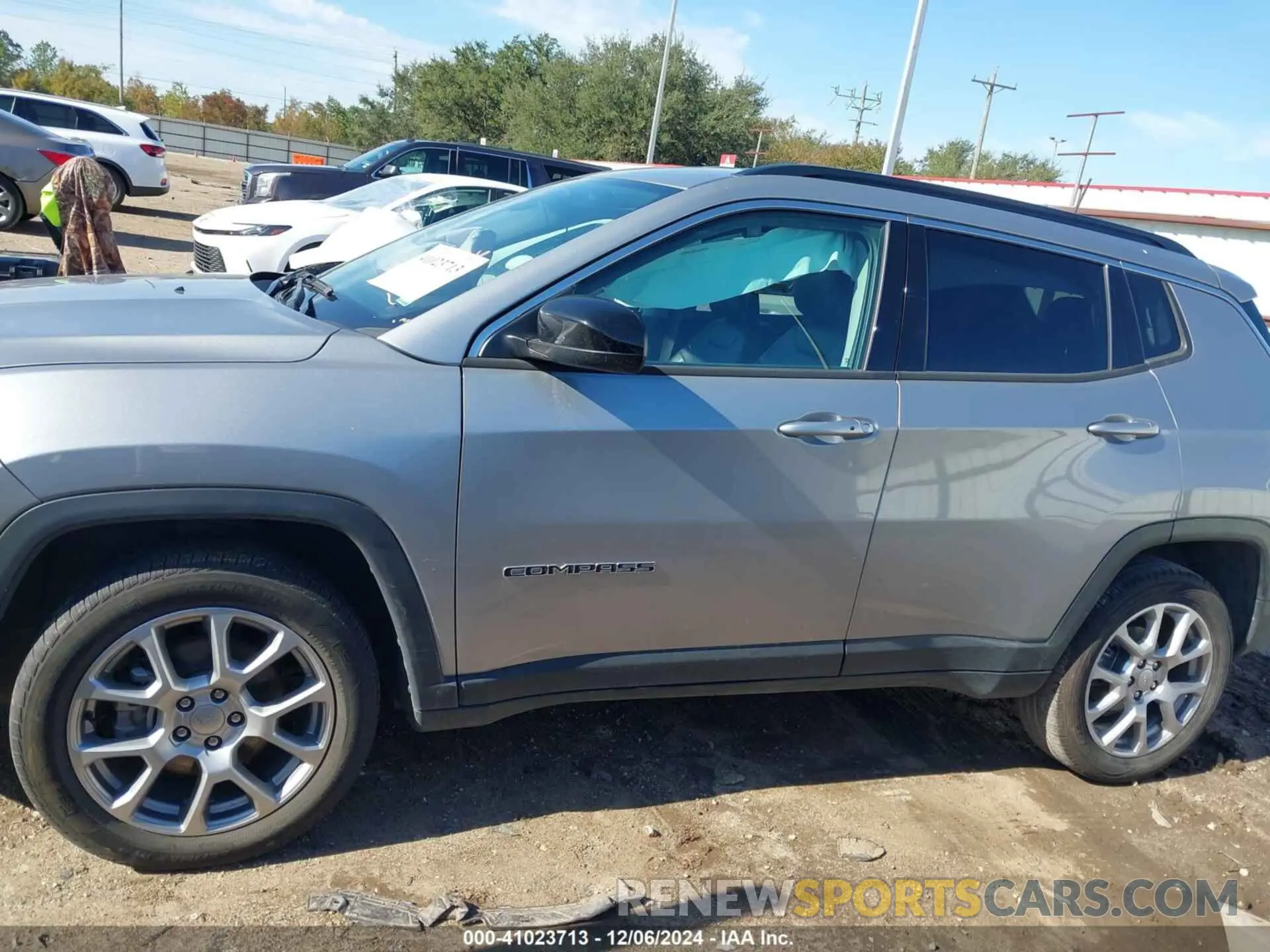 14 Photograph of a damaged car 3C4NJDFB4NT207889 JEEP COMPASS 2022