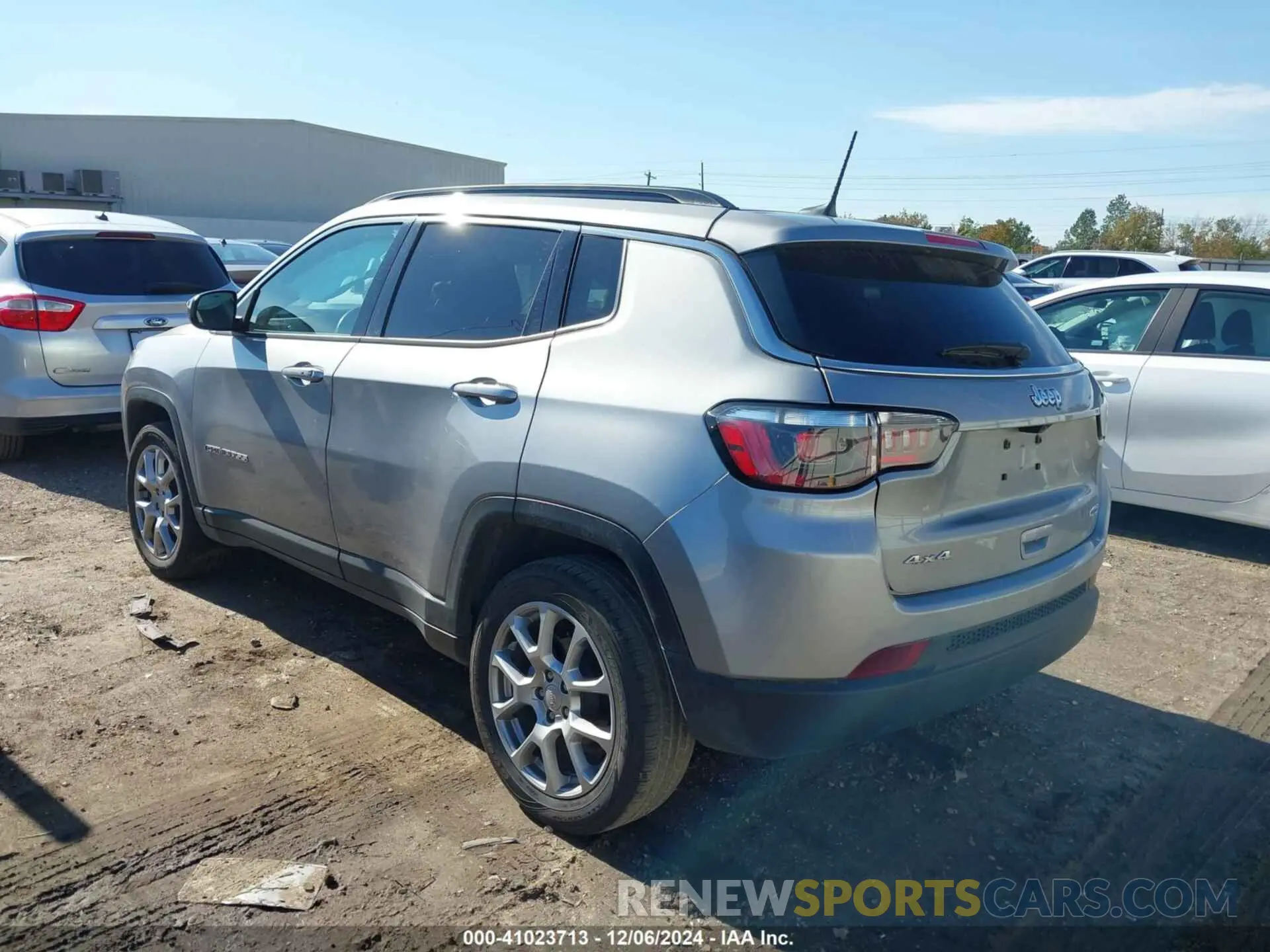 3 Photograph of a damaged car 3C4NJDFB4NT207889 JEEP COMPASS 2022