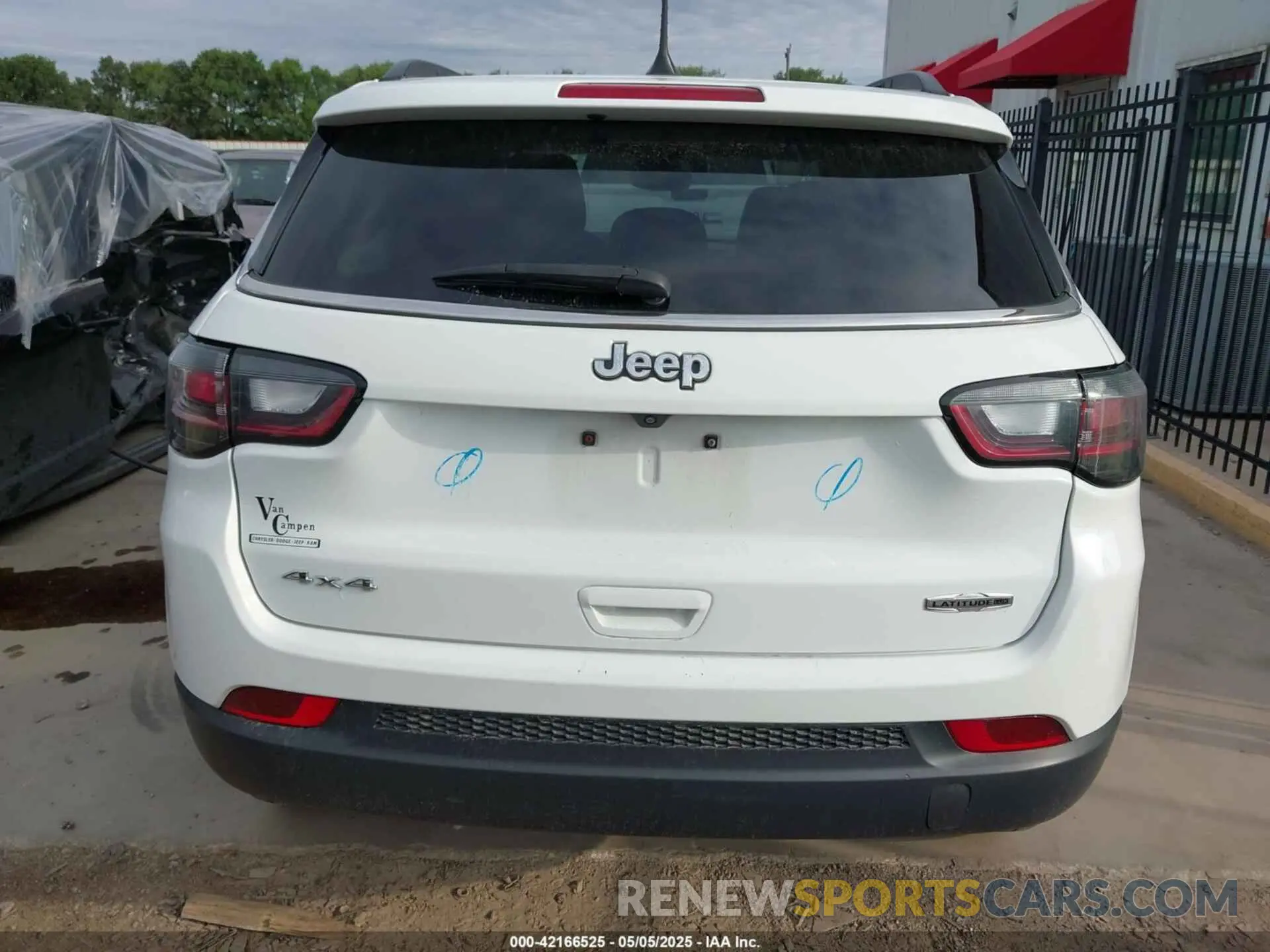 16 Photograph of a damaged car 3C4NJDFB4NT209450 JEEP COMPASS 2022