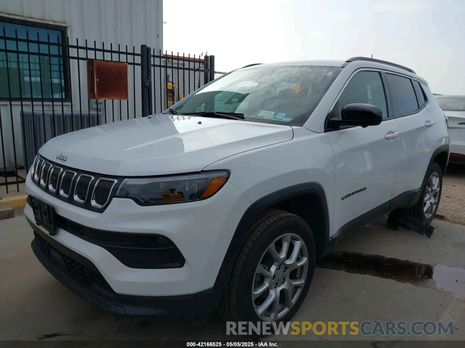 2 Photograph of a damaged car 3C4NJDFB4NT209450 JEEP COMPASS 2022