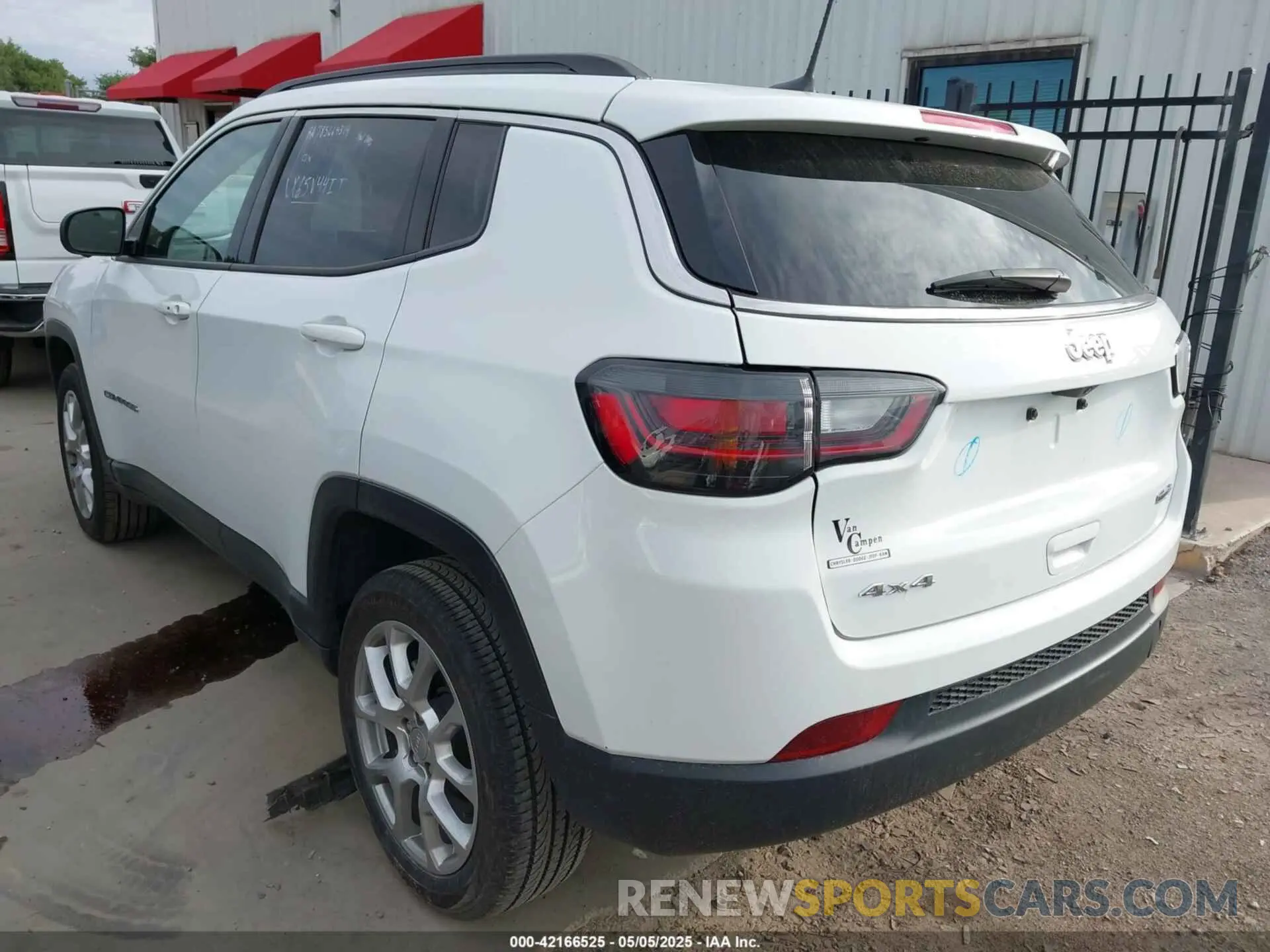 3 Photograph of a damaged car 3C4NJDFB4NT209450 JEEP COMPASS 2022