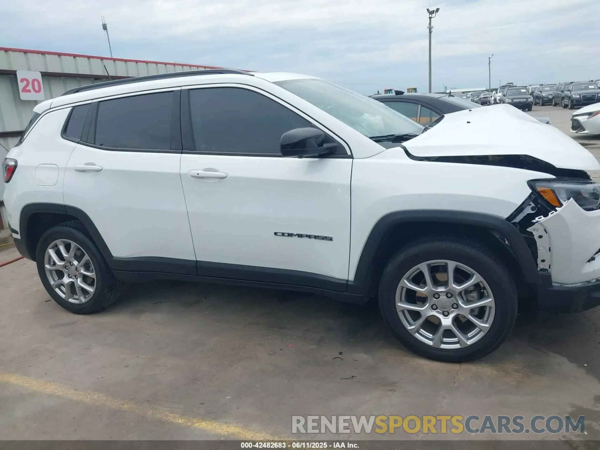 13 Photograph of a damaged car 3C4NJDFB4NT211280 JEEP COMPASS 2022