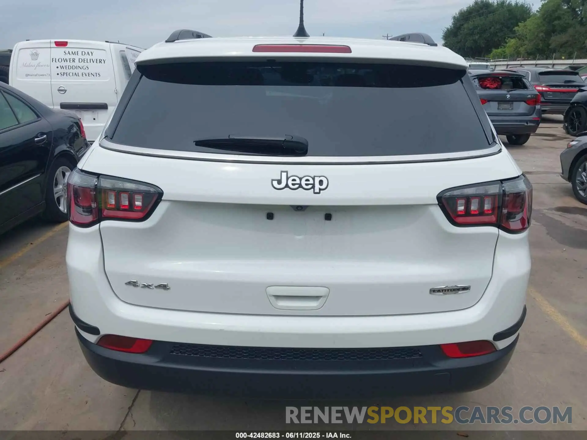 16 Photograph of a damaged car 3C4NJDFB4NT211280 JEEP COMPASS 2022