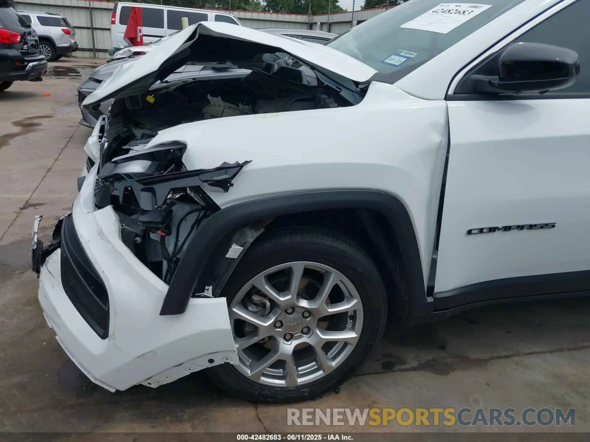 18 Photograph of a damaged car 3C4NJDFB4NT211280 JEEP COMPASS 2022