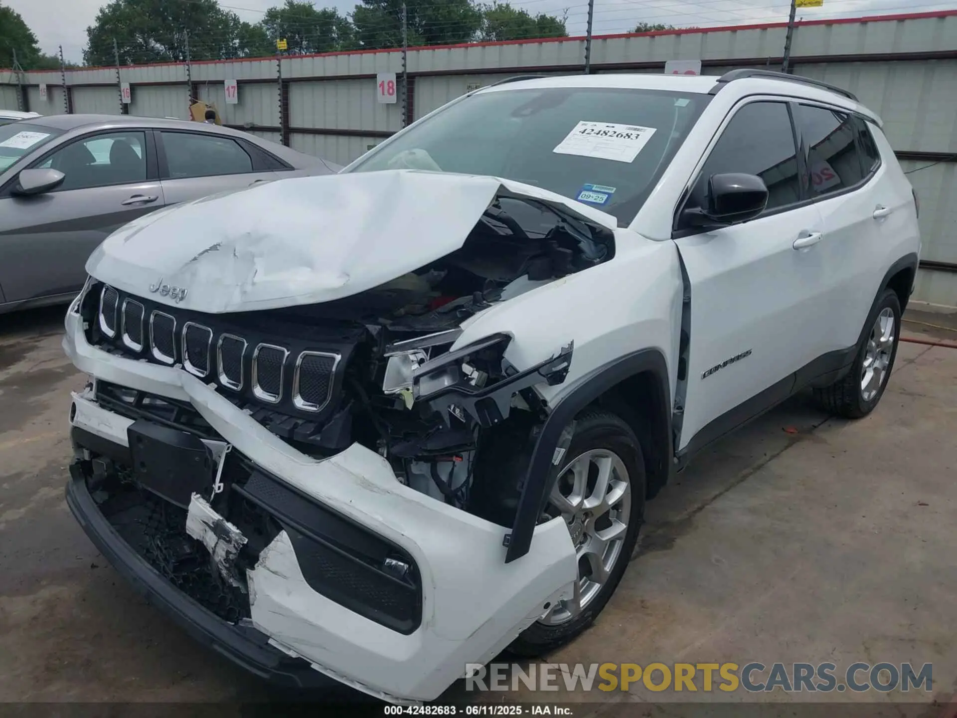2 Photograph of a damaged car 3C4NJDFB4NT211280 JEEP COMPASS 2022