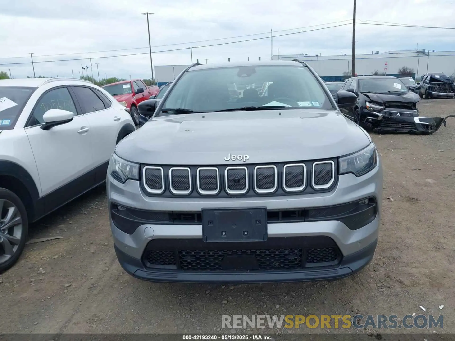 12 Photograph of a damaged car 3C4NJDFB5NT112287 JEEP COMPASS 2022