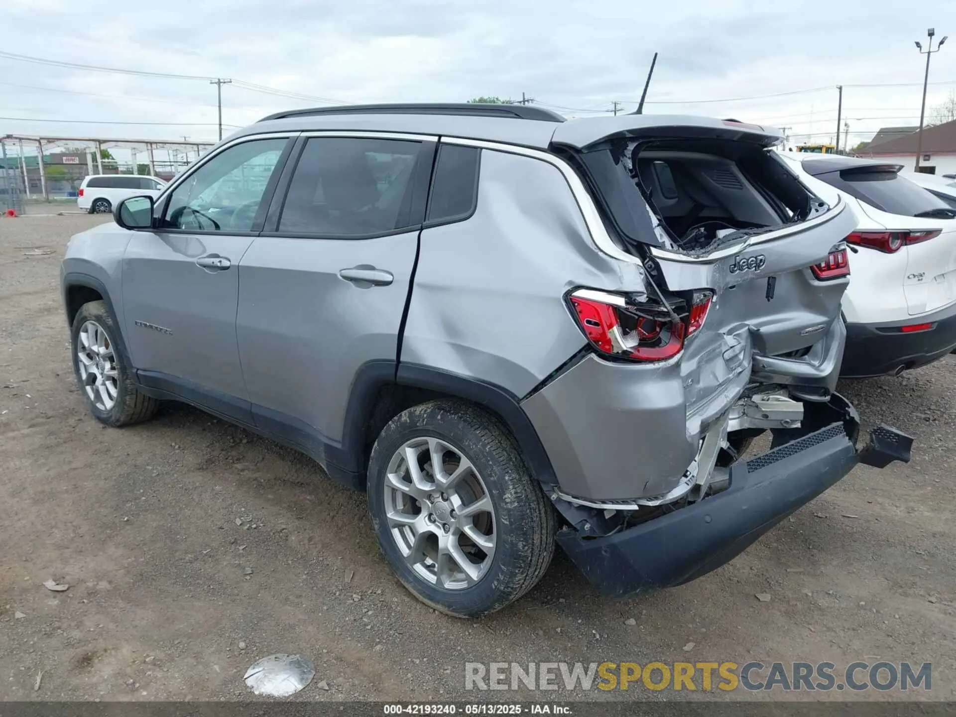 3 Photograph of a damaged car 3C4NJDFB5NT112287 JEEP COMPASS 2022