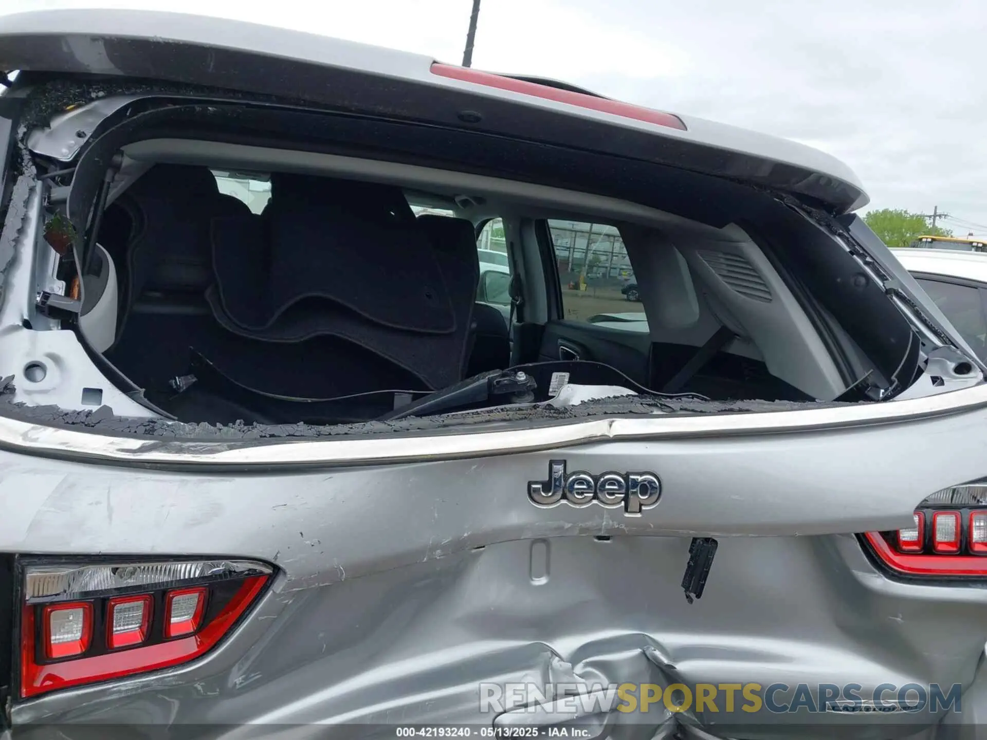 6 Photograph of a damaged car 3C4NJDFB5NT112287 JEEP COMPASS 2022