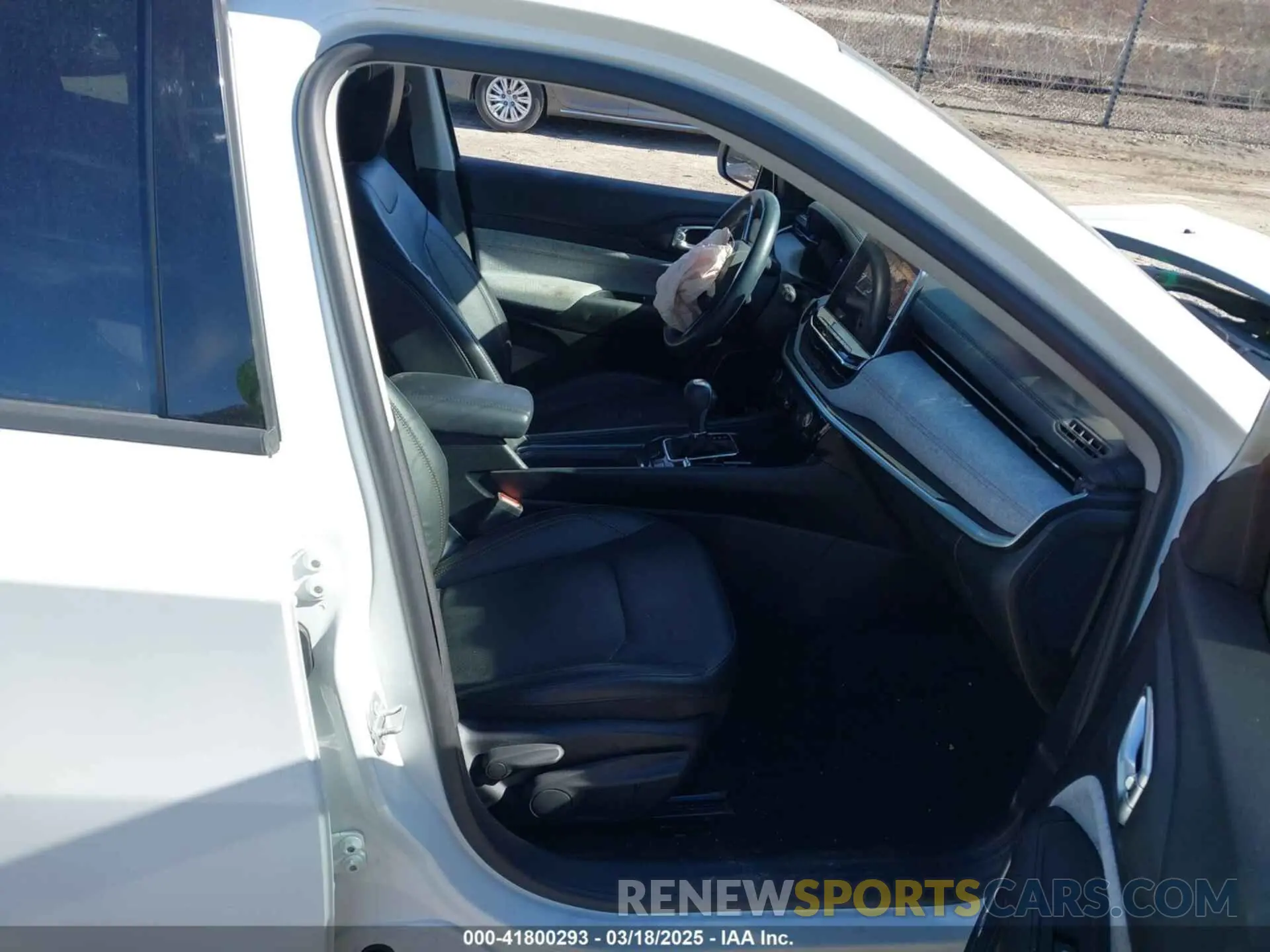5 Photograph of a damaged car 3C4NJDFB5NT172425 JEEP COMPASS 2022