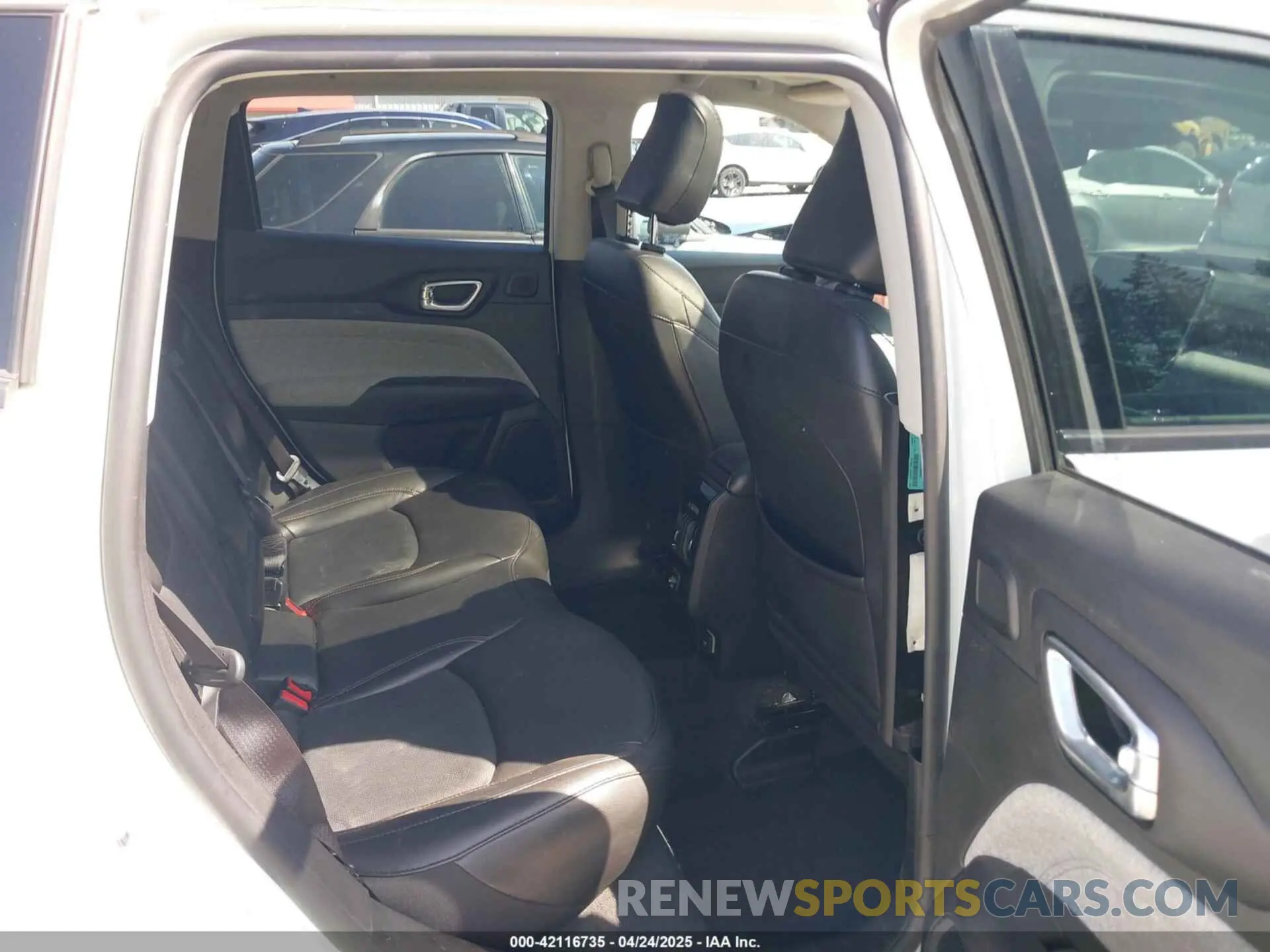 8 Photograph of a damaged car 3C4NJDFB6NT164933 JEEP COMPASS 2022