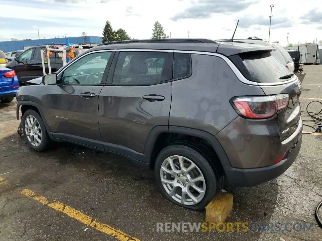2 Photograph of a damaged car 3C4NJDFB7NT109259 JEEP COMPASS 2022