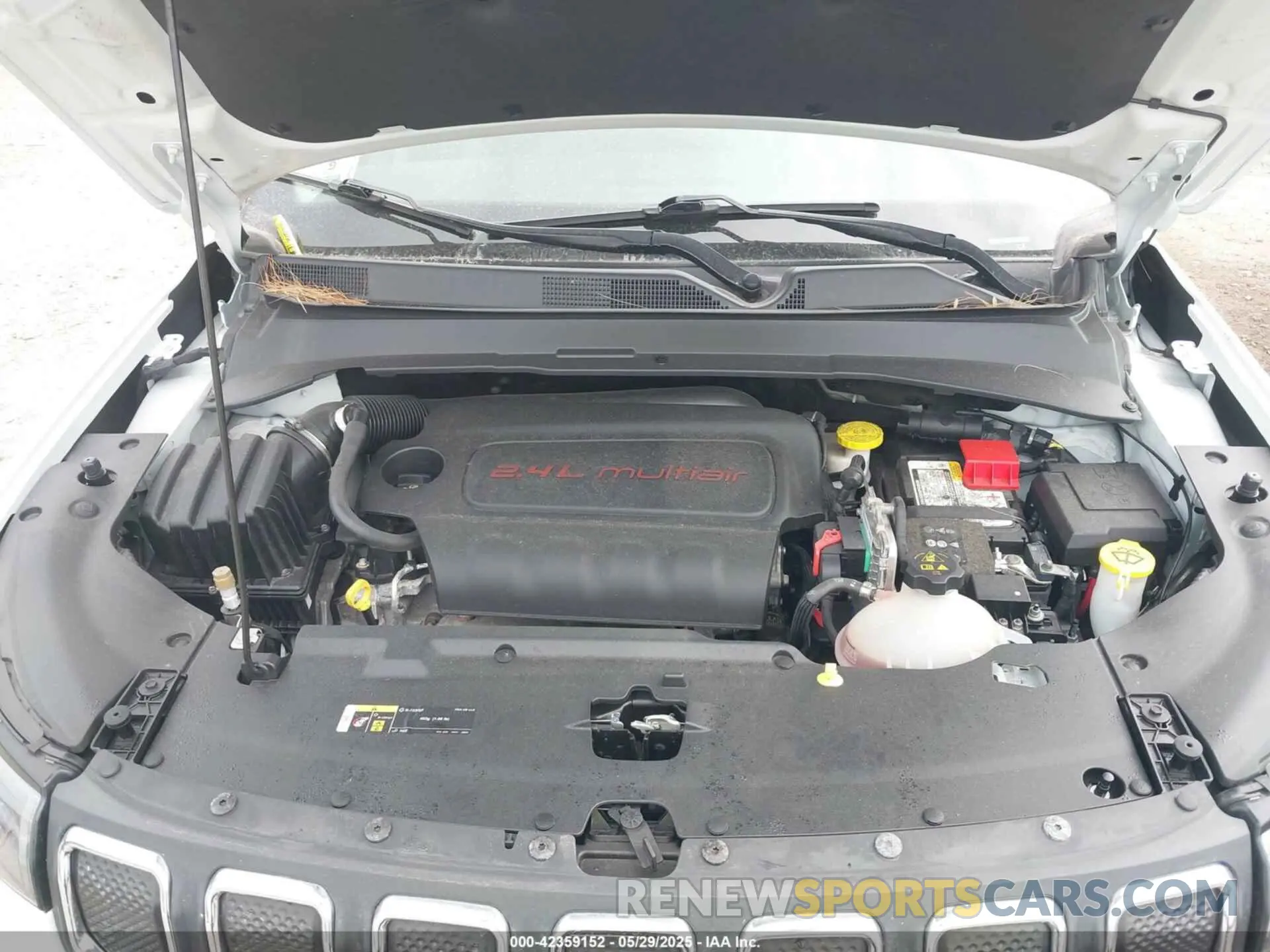 10 Photograph of a damaged car 3C4NJDFB7NT181093 JEEP COMPASS 2022