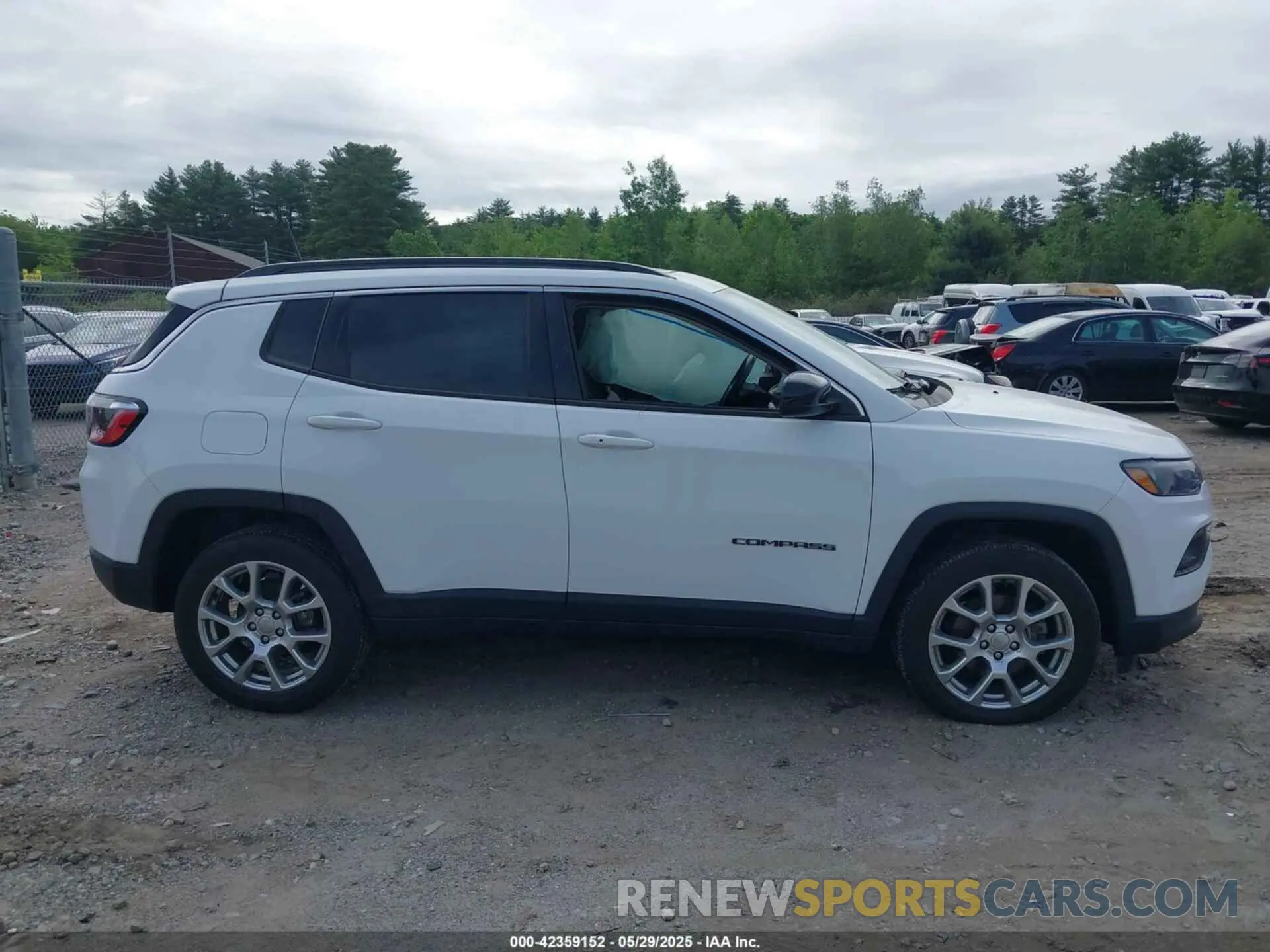 13 Photograph of a damaged car 3C4NJDFB7NT181093 JEEP COMPASS 2022
