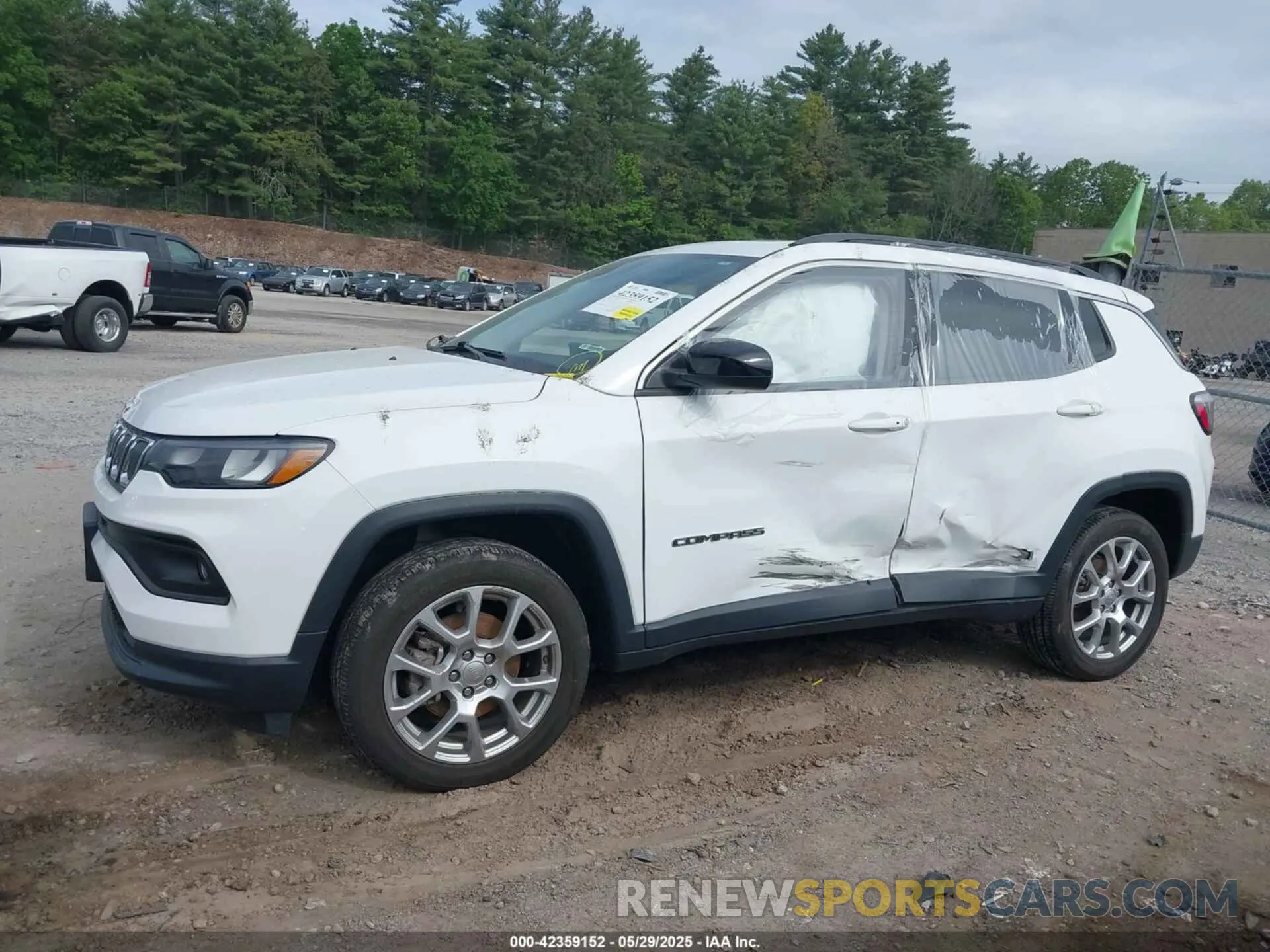 14 Photograph of a damaged car 3C4NJDFB7NT181093 JEEP COMPASS 2022
