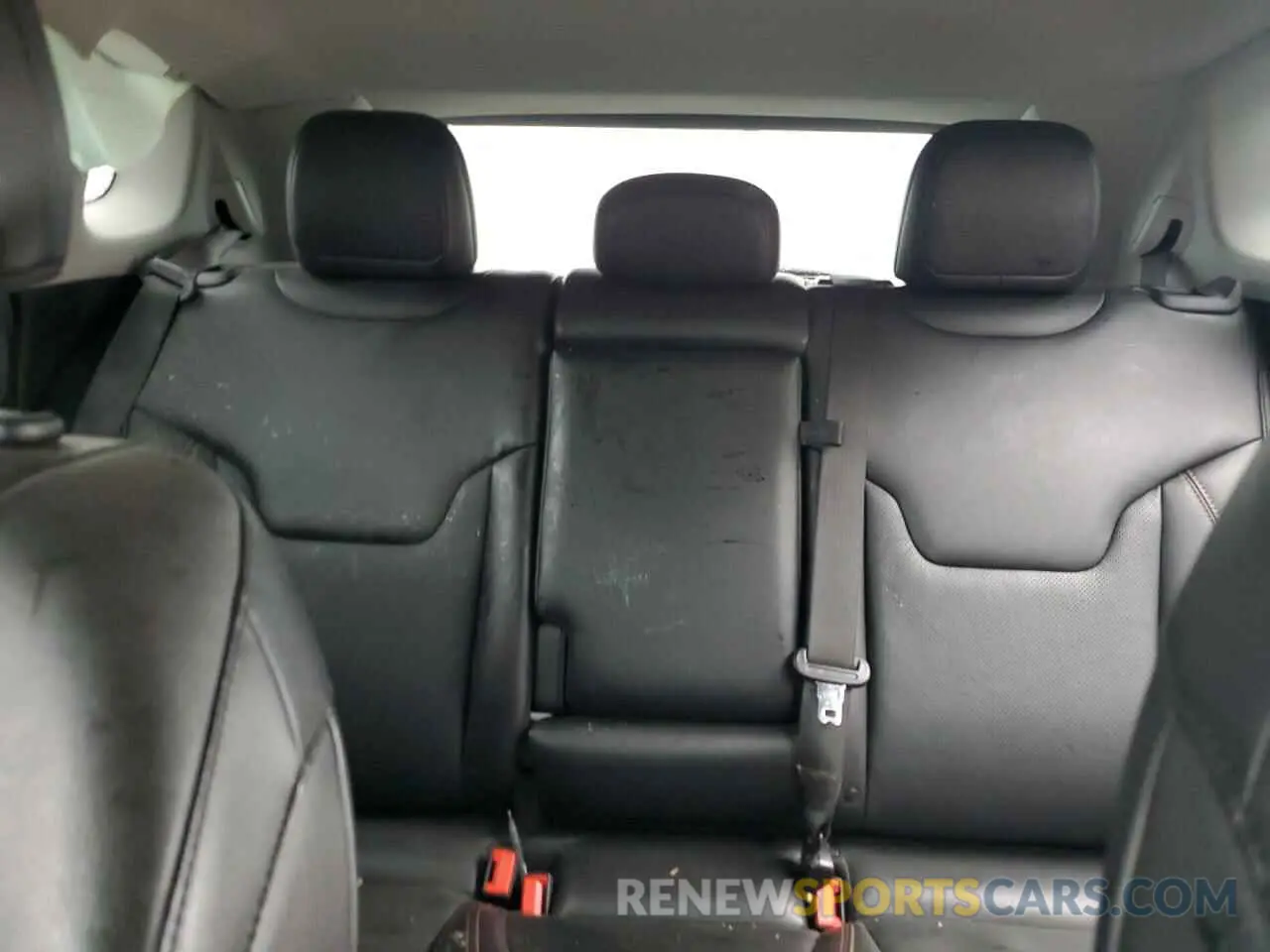 10 Photograph of a damaged car 3C4NJDFB7NT219096 JEEP COMPASS 2022