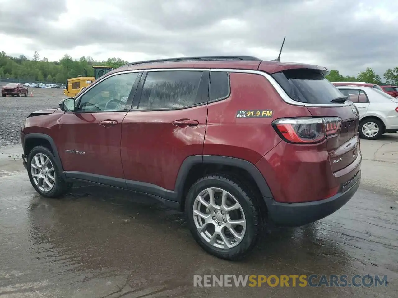 2 Photograph of a damaged car 3C4NJDFB8NT118522 JEEP COMPASS 2022