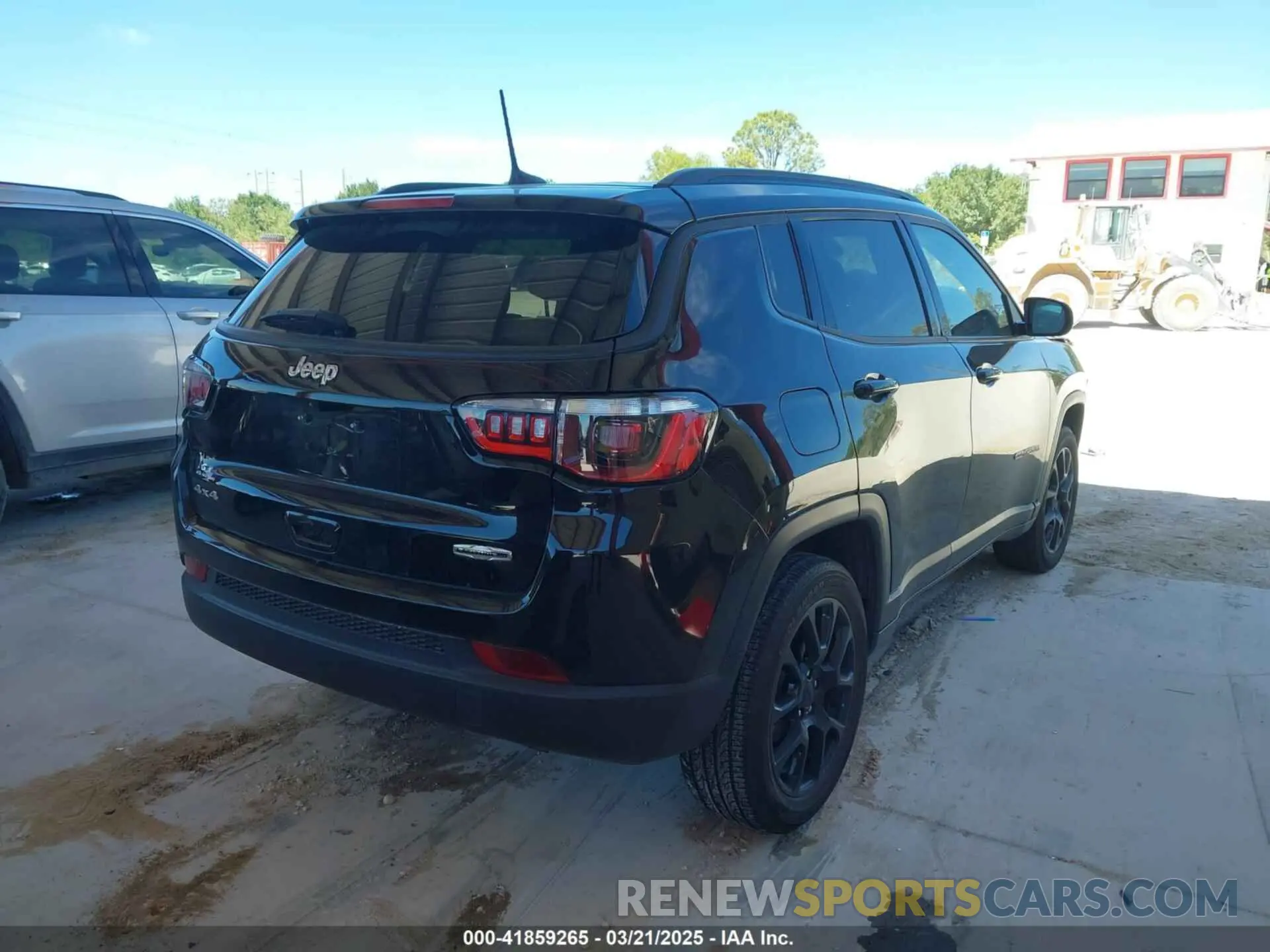 4 Photograph of a damaged car 3C4NJDFB8NT127866 JEEP COMPASS 2022