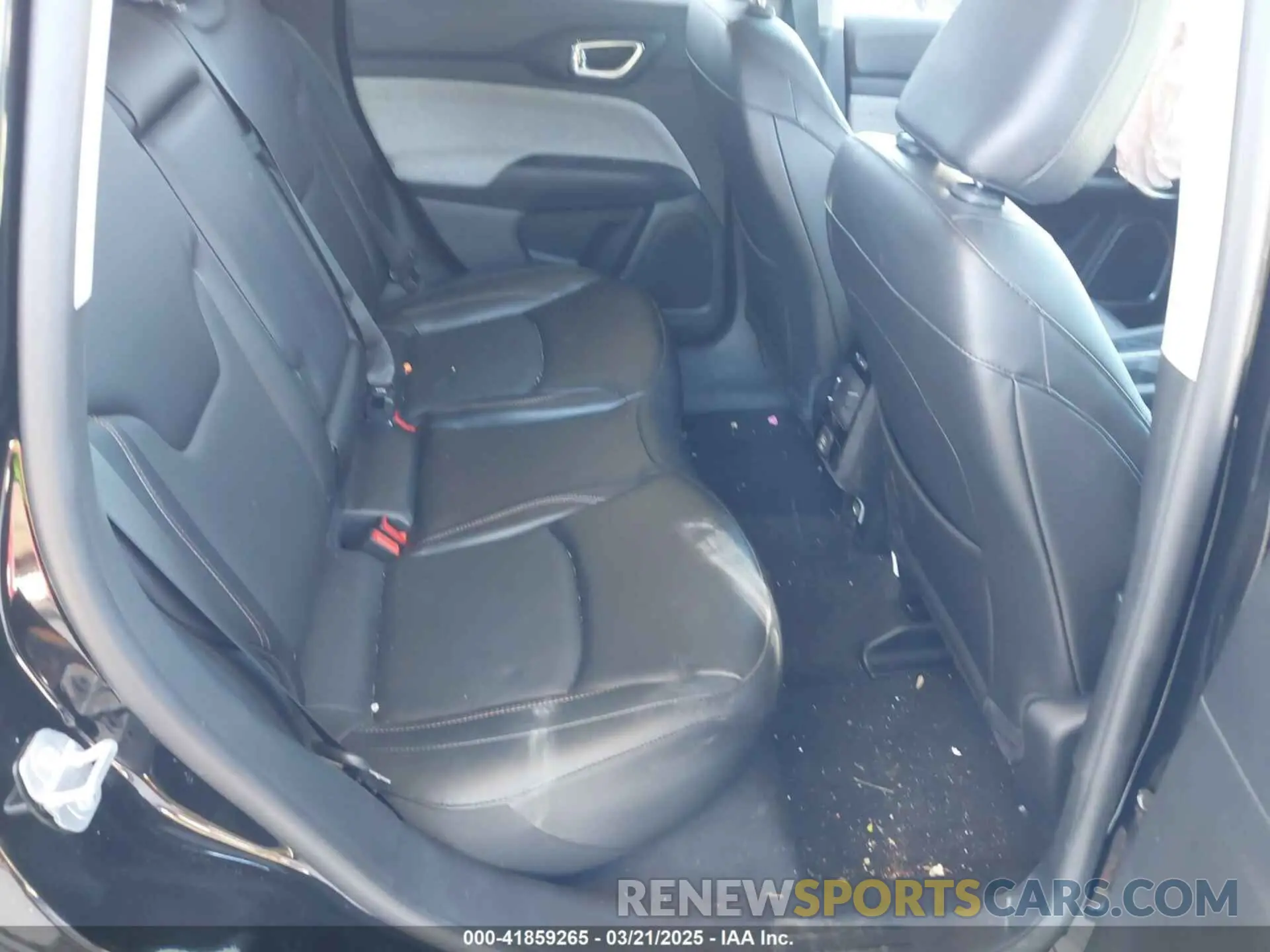 8 Photograph of a damaged car 3C4NJDFB8NT127866 JEEP COMPASS 2022