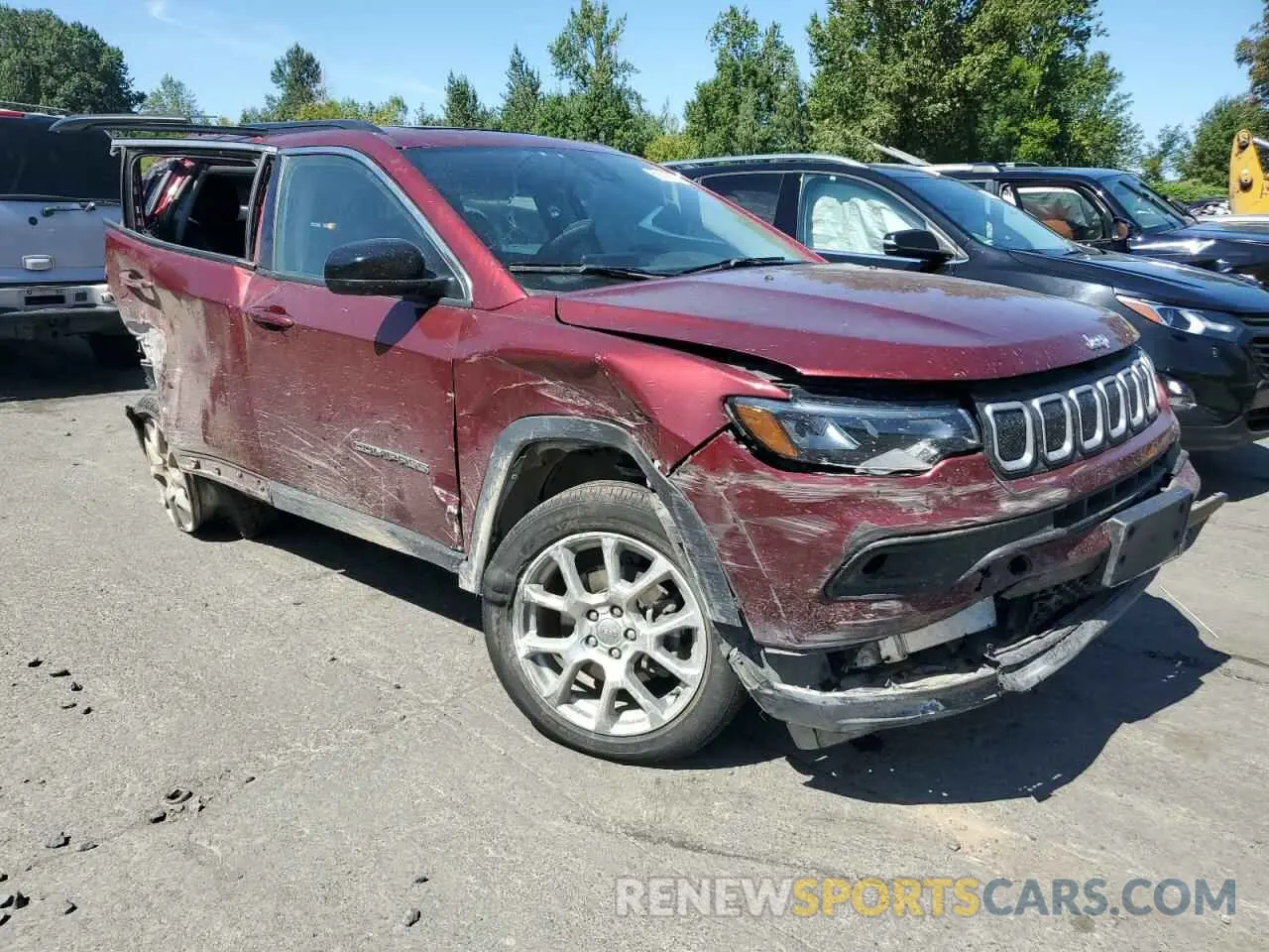 4 Photograph of a damaged car 3C4NJDFB8NT157868 JEEP COMPASS 2022