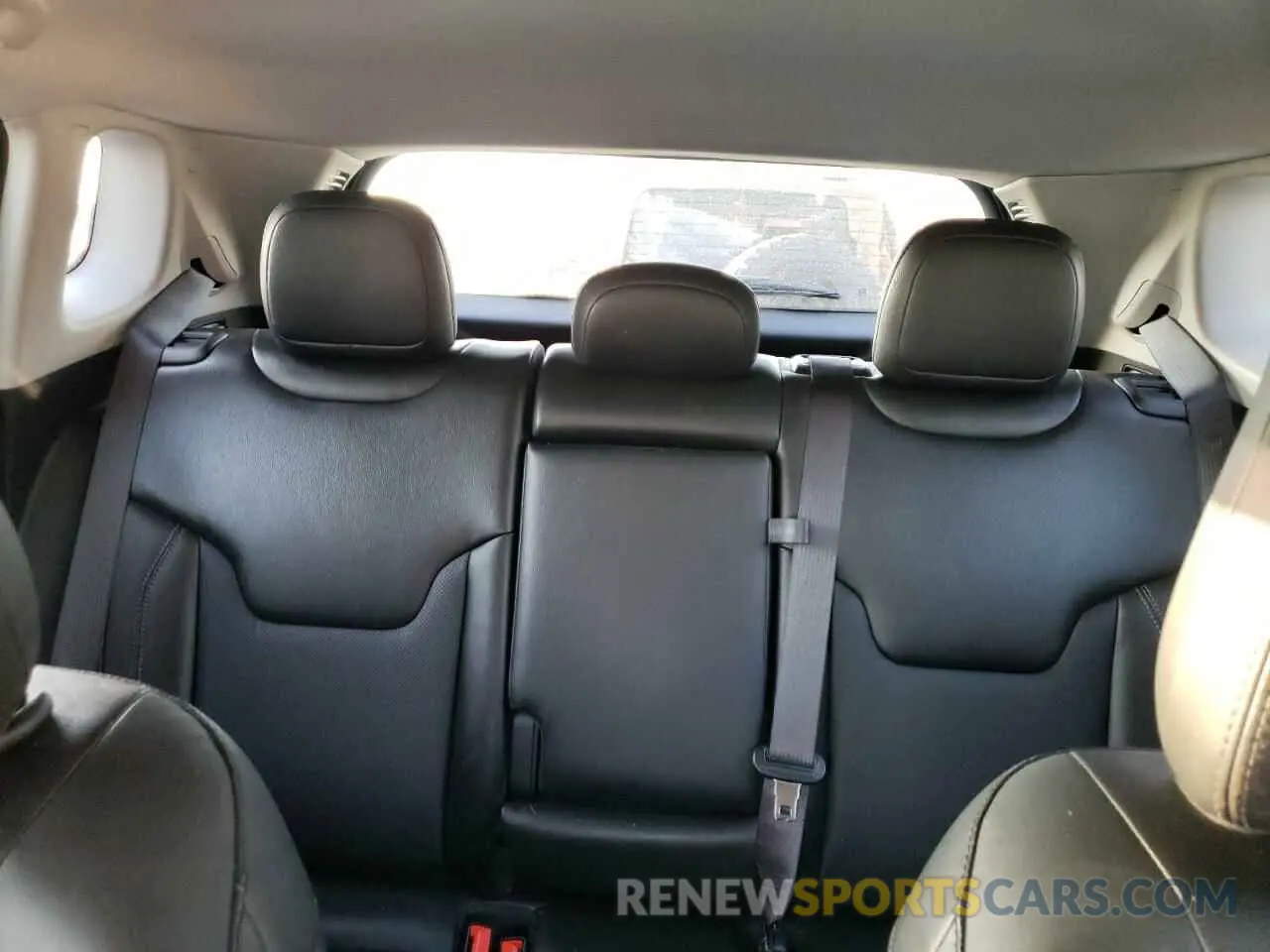 10 Photograph of a damaged car 3C4NJDFB8NT178915 JEEP COMPASS 2022
