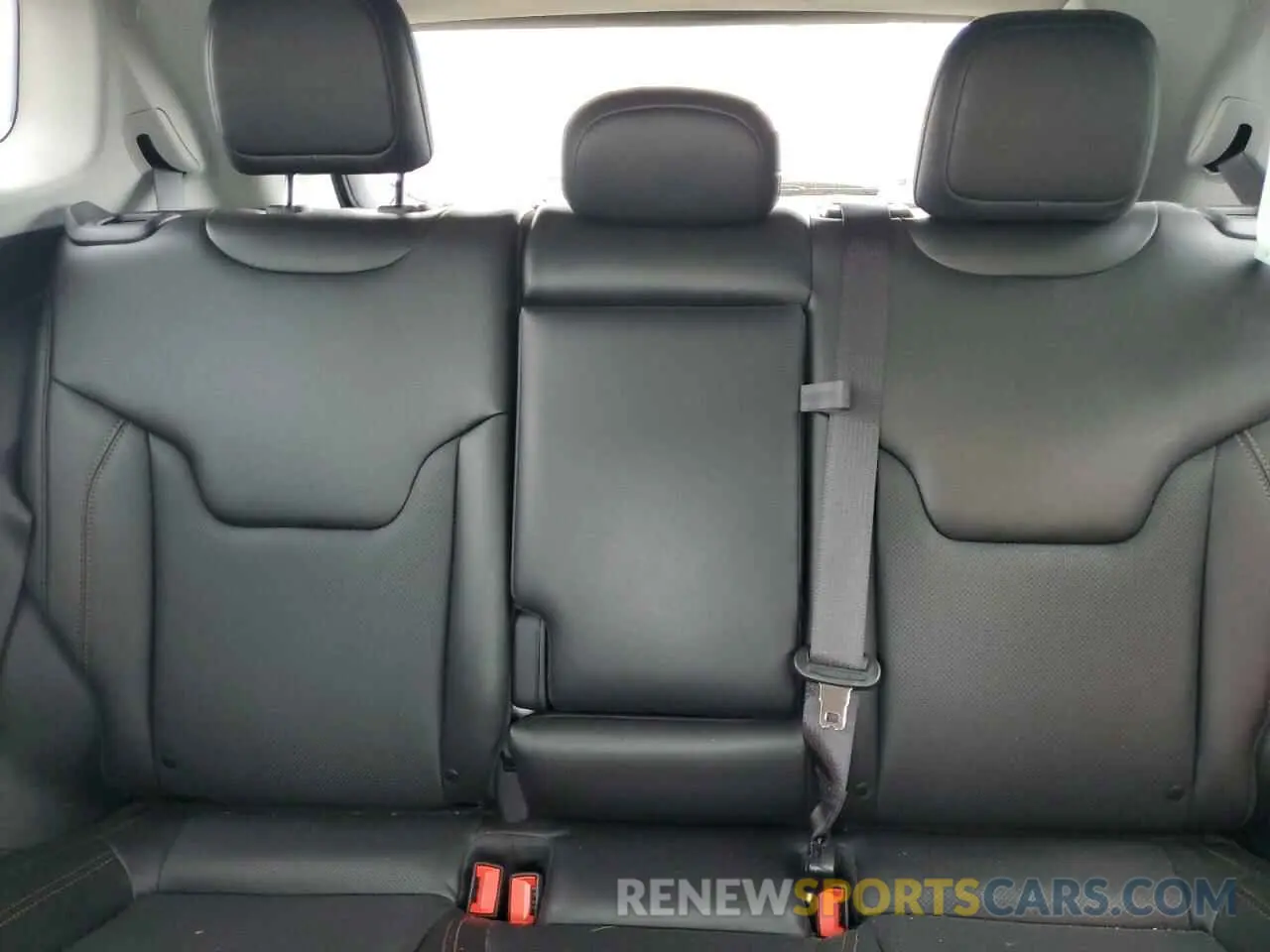 10 Photograph of a damaged car 3C4NJDFB8NT208723 JEEP COMPASS 2022