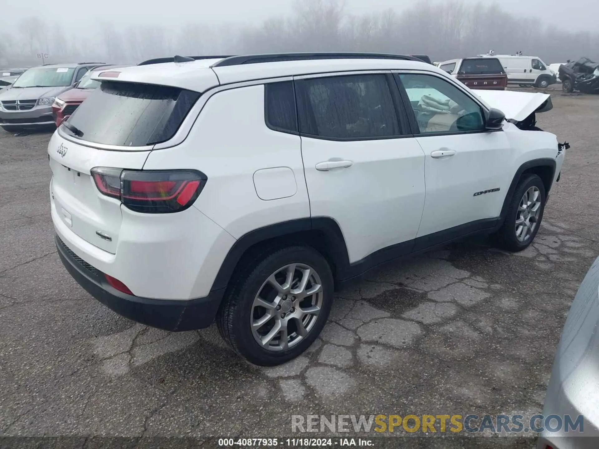 4 Photograph of a damaged car 3C4NJDFB9NT183038 JEEP COMPASS 2022