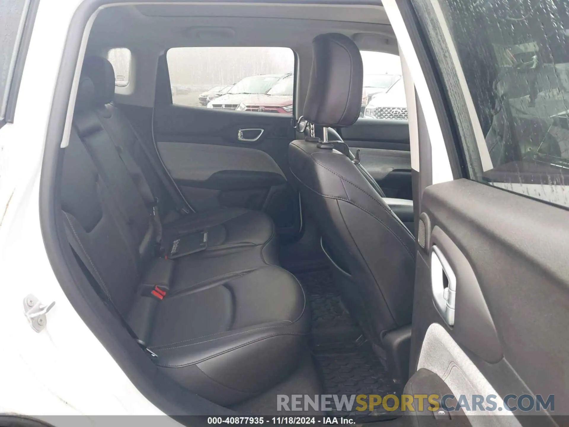 8 Photograph of a damaged car 3C4NJDFB9NT183038 JEEP COMPASS 2022