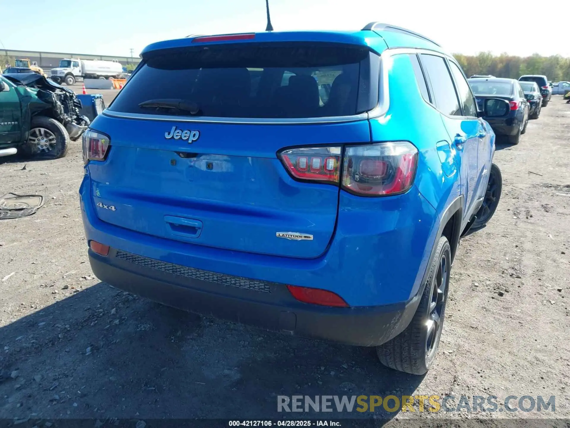 4 Photograph of a damaged car 3C4NJDFBXNT129487 JEEP COMPASS 2022