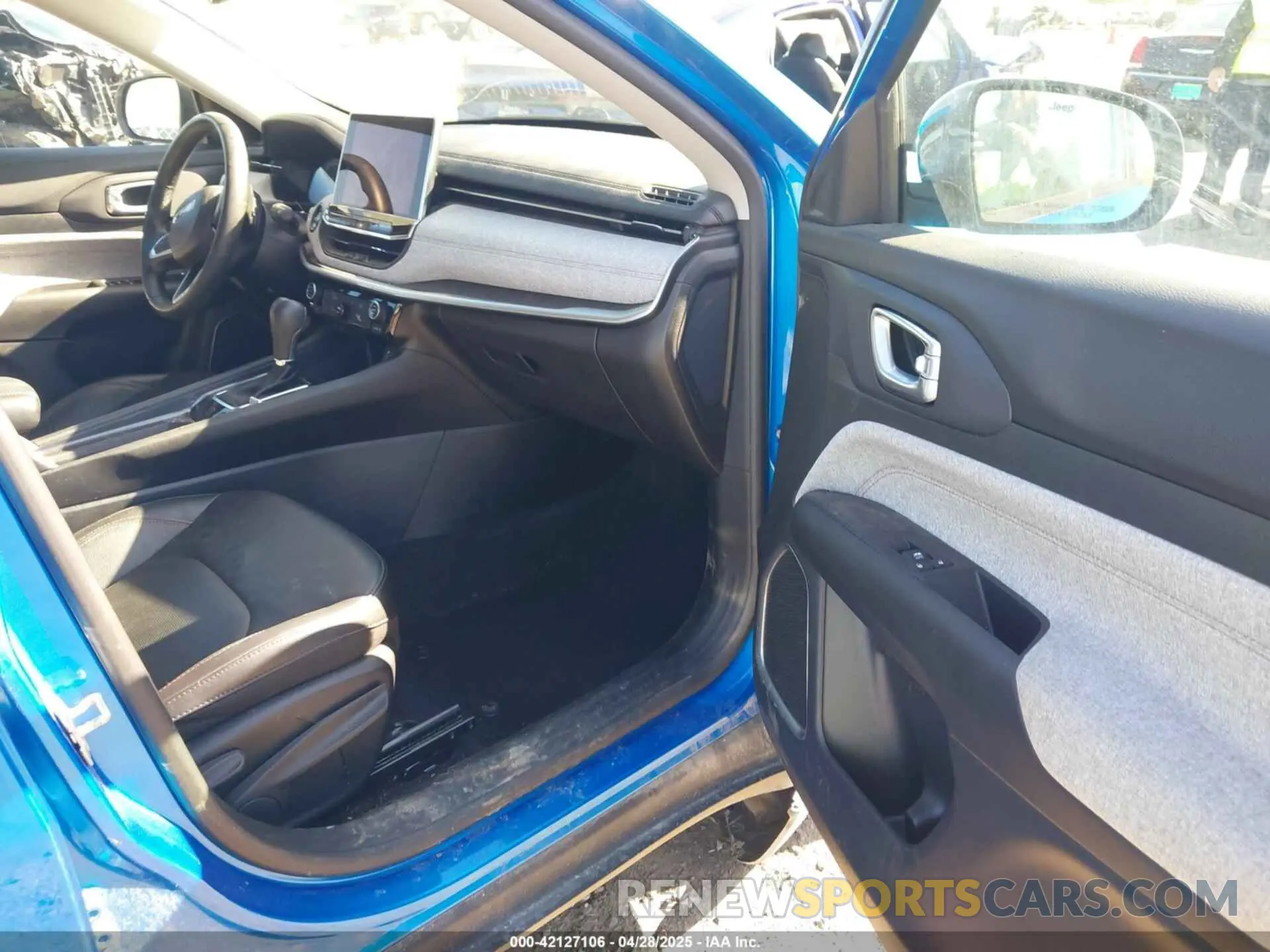 5 Photograph of a damaged car 3C4NJDFBXNT129487 JEEP COMPASS 2022