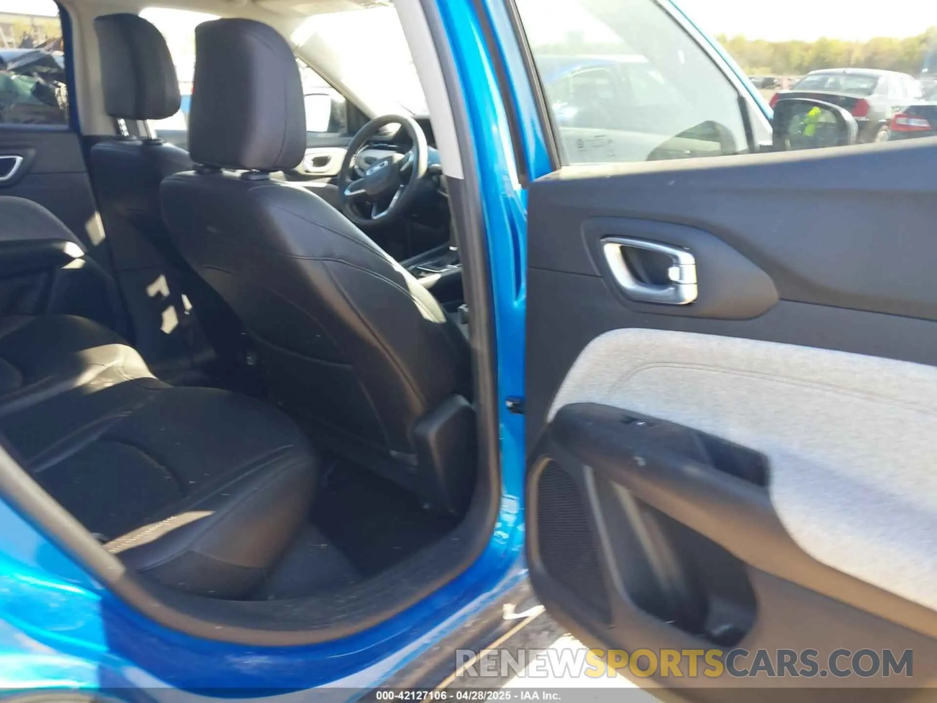 8 Photograph of a damaged car 3C4NJDFBXNT129487 JEEP COMPASS 2022