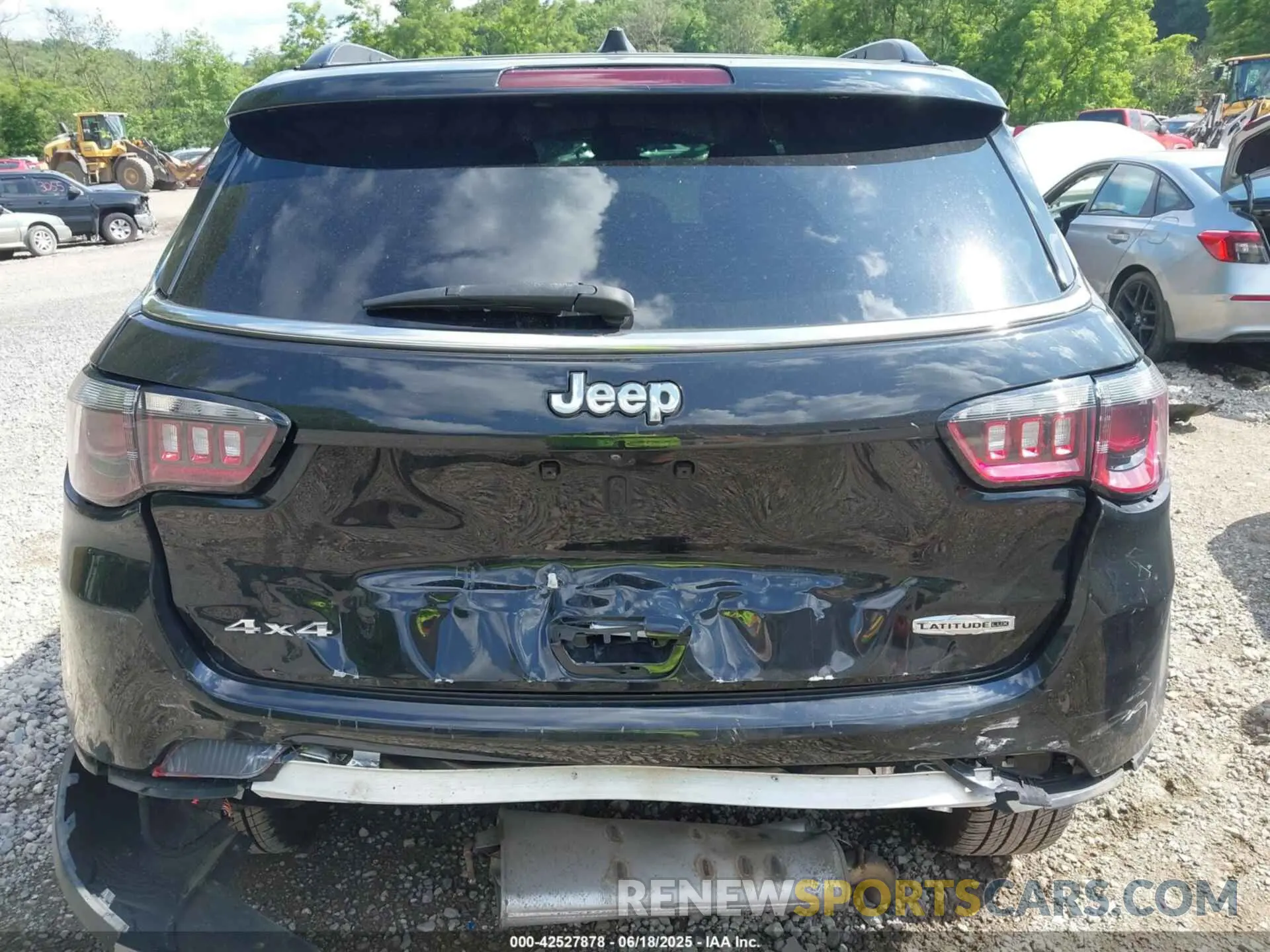 17 Photograph of a damaged car 3C4NJDFBXNT141932 JEEP COMPASS 2022