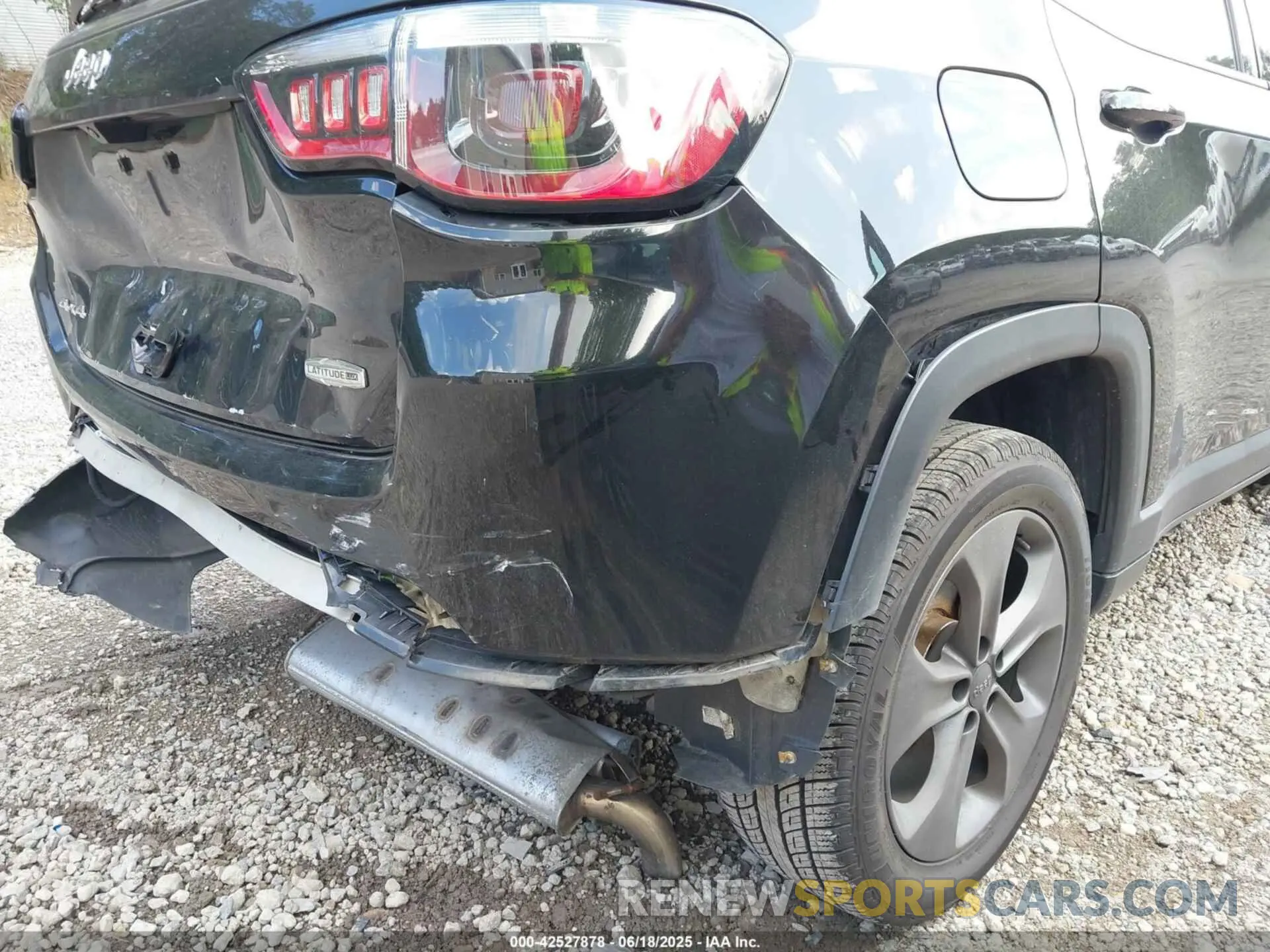 22 Photograph of a damaged car 3C4NJDFBXNT141932 JEEP COMPASS 2022
