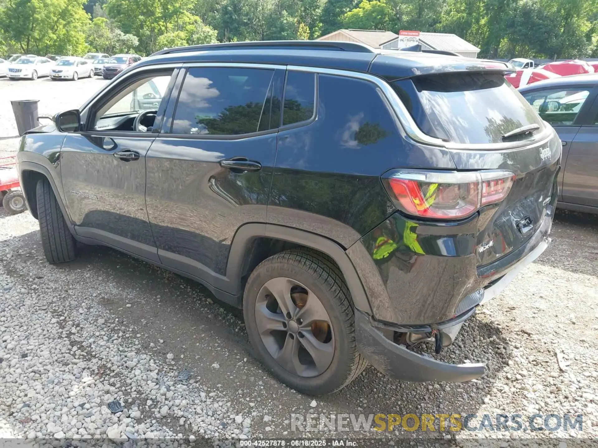 3 Photograph of a damaged car 3C4NJDFBXNT141932 JEEP COMPASS 2022