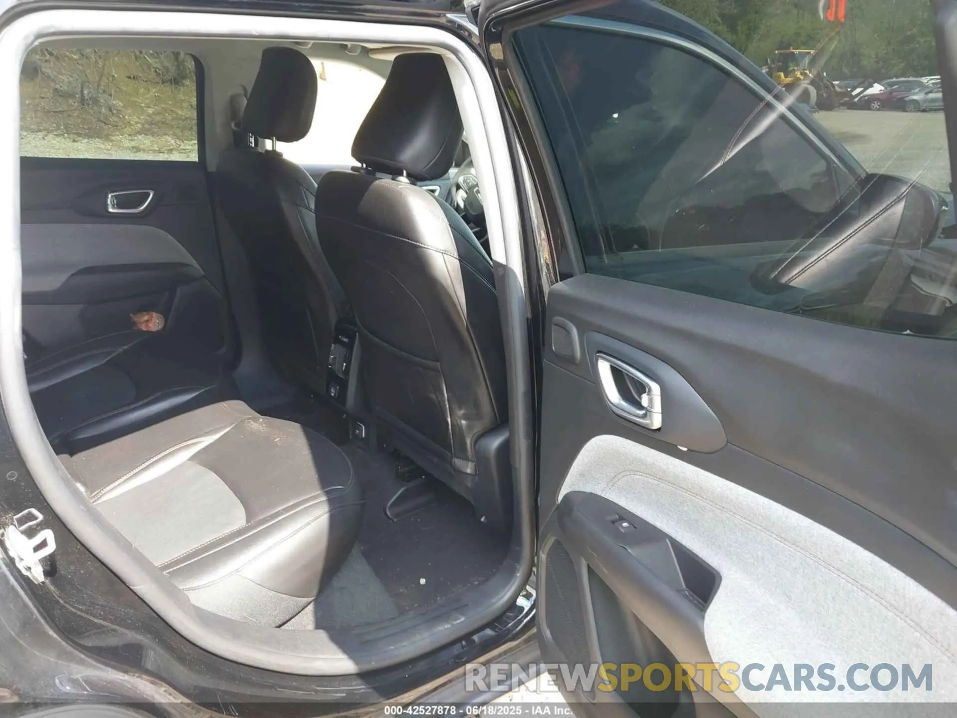 8 Photograph of a damaged car 3C4NJDFBXNT141932 JEEP COMPASS 2022