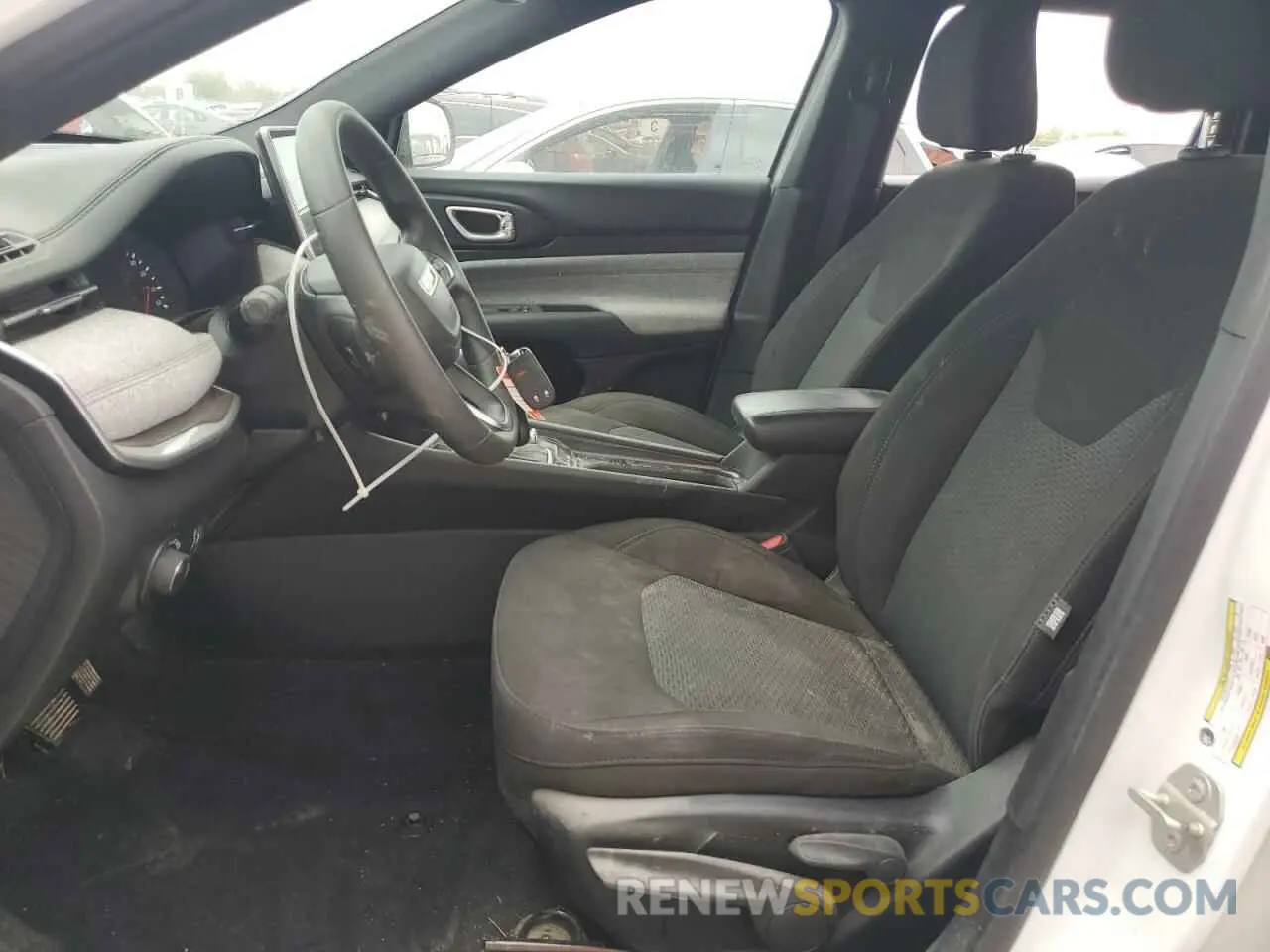 7 Photograph of a damaged car 3C4NJDAN0PT569903 JEEP COMPASS 2023