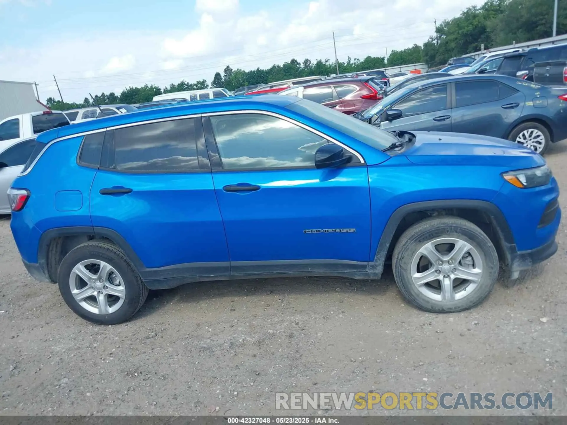 13 Photograph of a damaged car 3C4NJDAN1PT509922 JEEP COMPASS 2023