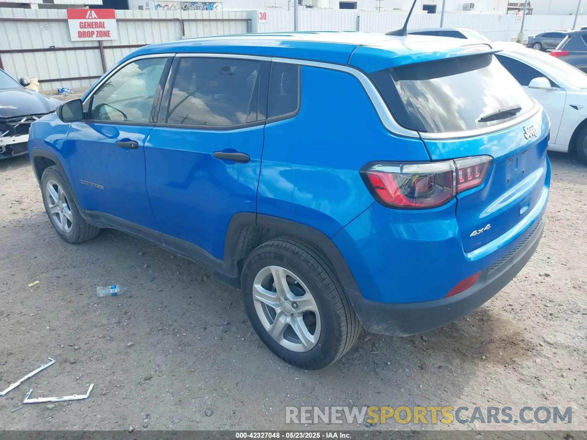 3 Photograph of a damaged car 3C4NJDAN1PT509922 JEEP COMPASS 2023