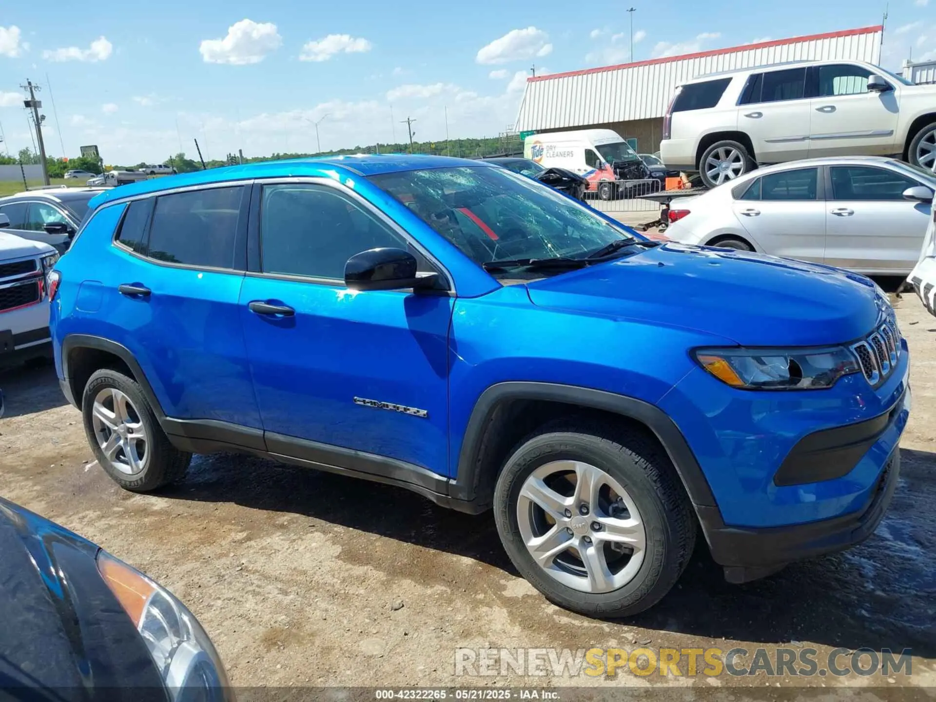 13 Photograph of a damaged car 3C4NJDAN4PT557091 JEEP COMPASS 2023