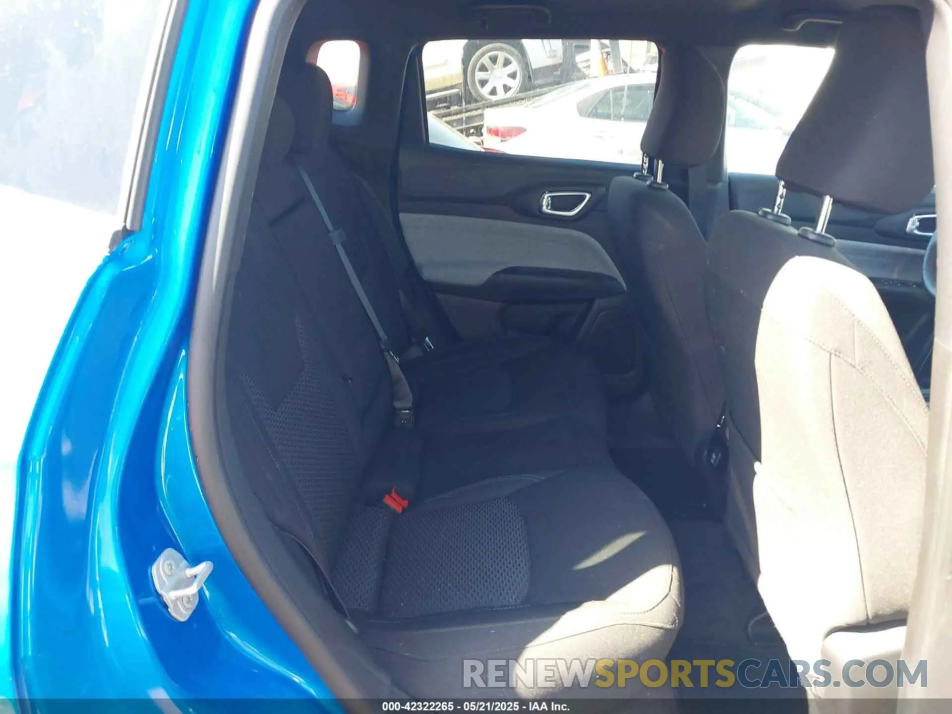 8 Photograph of a damaged car 3C4NJDAN4PT557091 JEEP COMPASS 2023