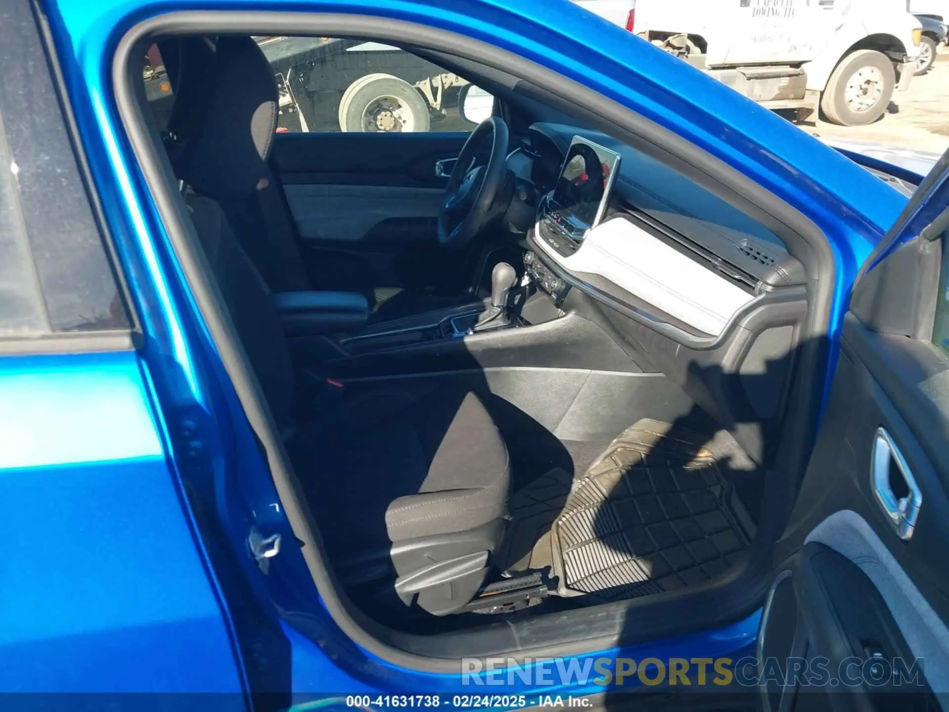 5 Photograph of a damaged car 3C4NJDAN6PT548943 JEEP COMPASS 2023