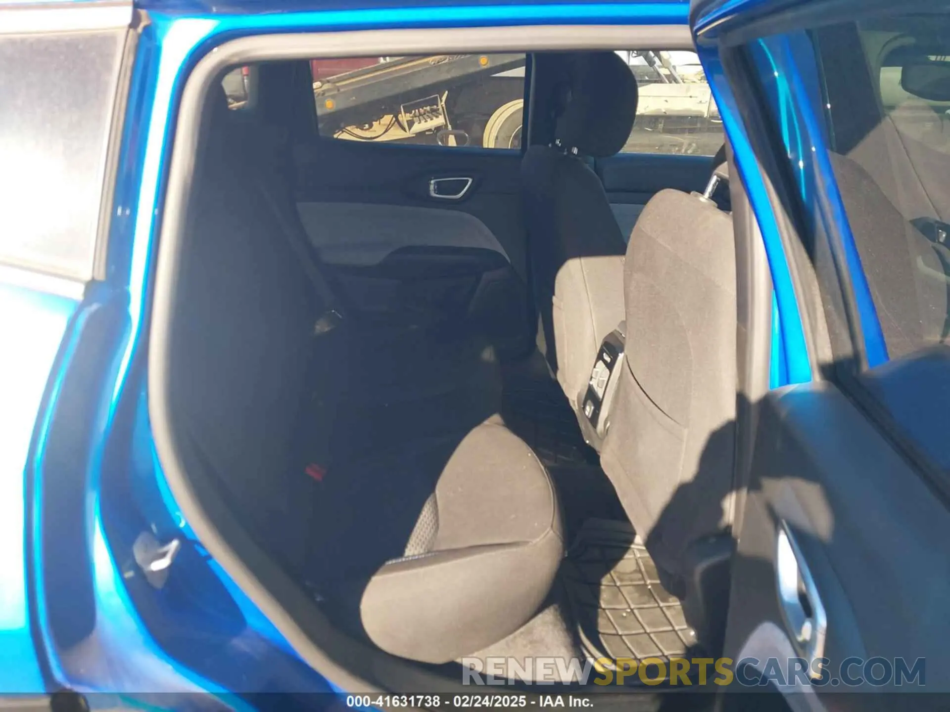 8 Photograph of a damaged car 3C4NJDAN6PT548943 JEEP COMPASS 2023